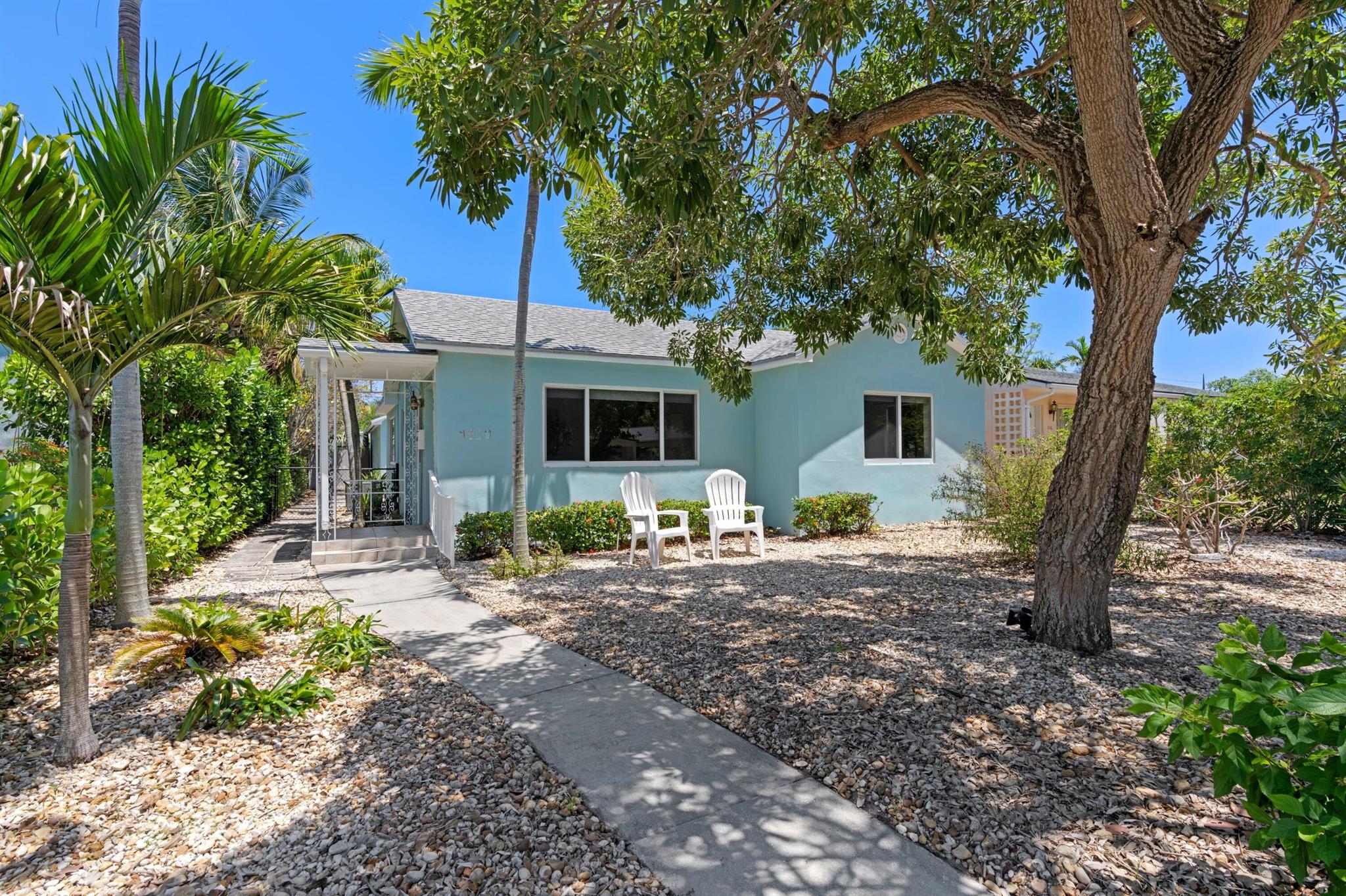 1120 N Palmway