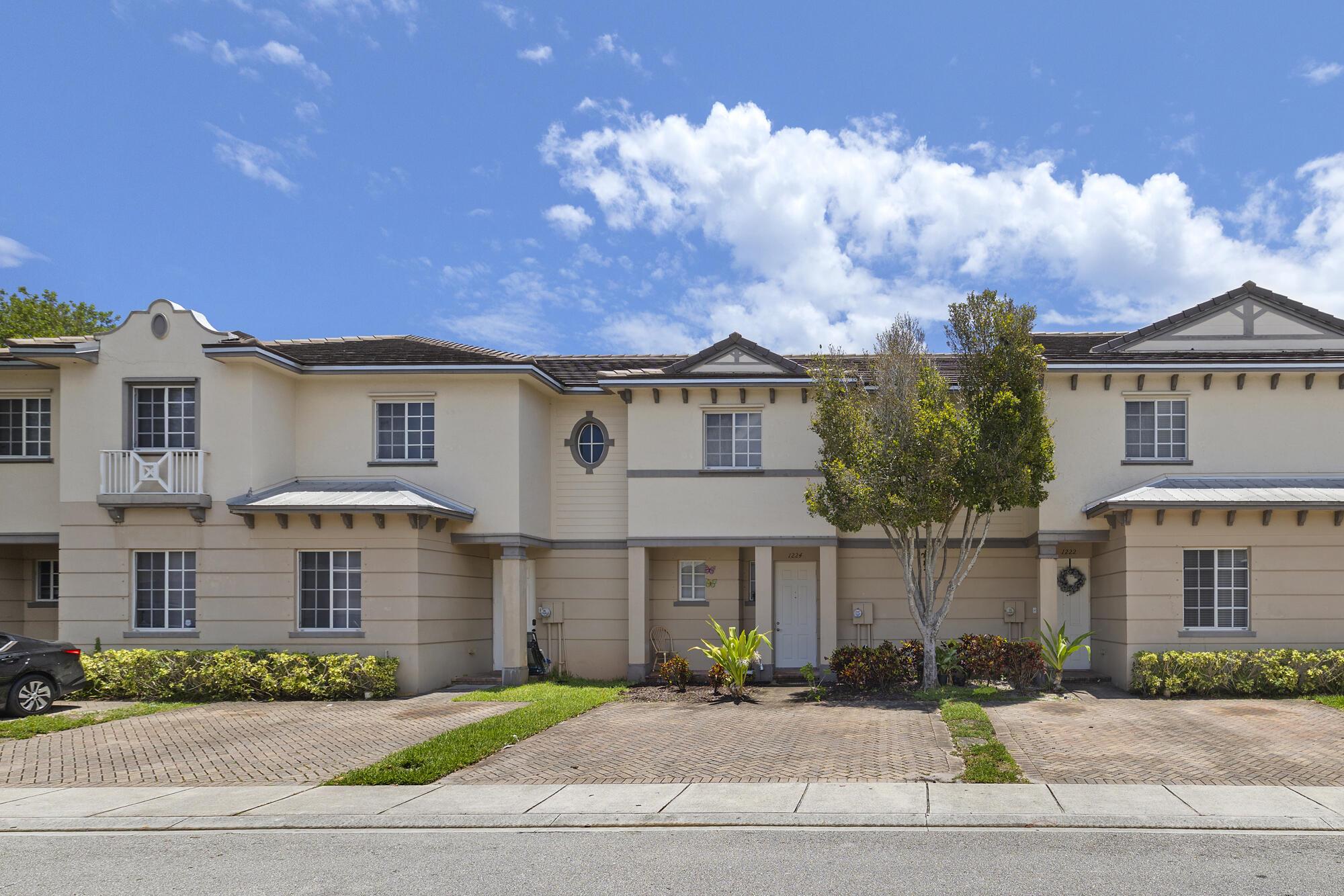 1224 Lucaya Dr