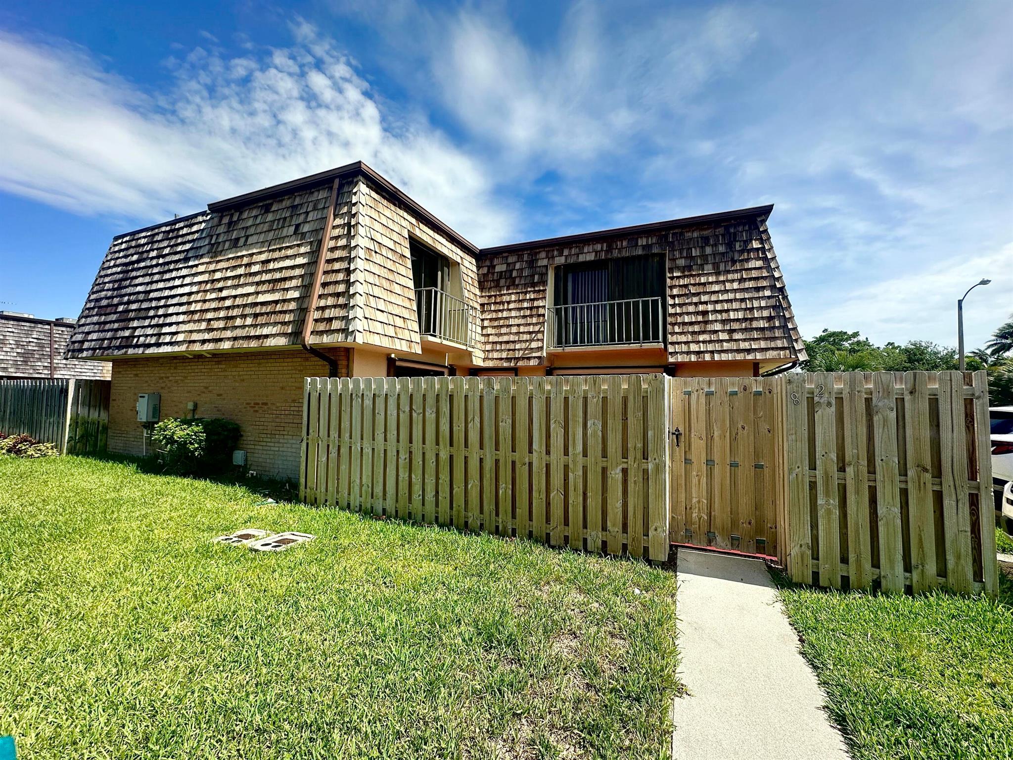 82 Lake Arbor Dr