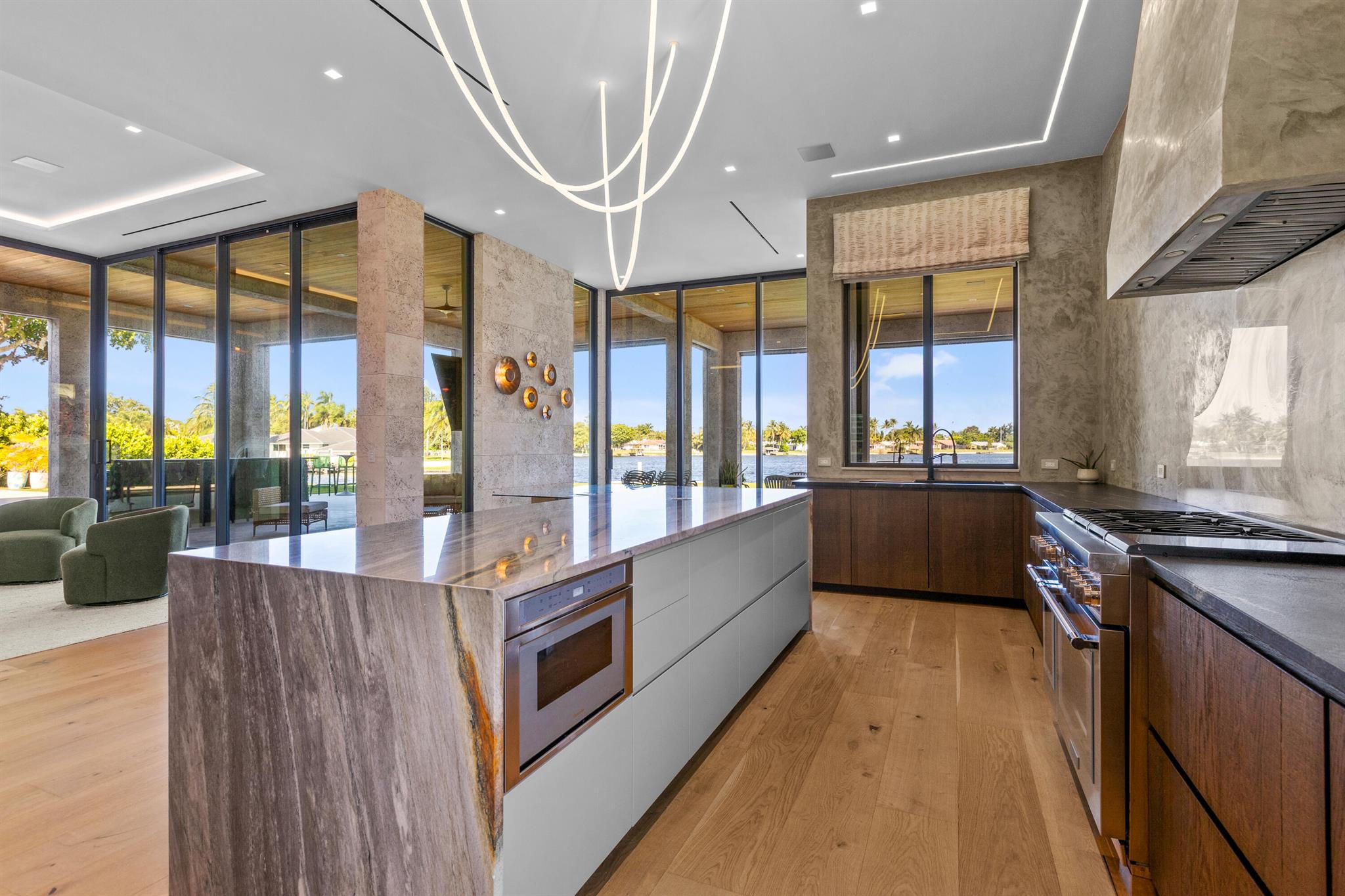 907 SW 37th Ct Boynton Beach, FL 33435