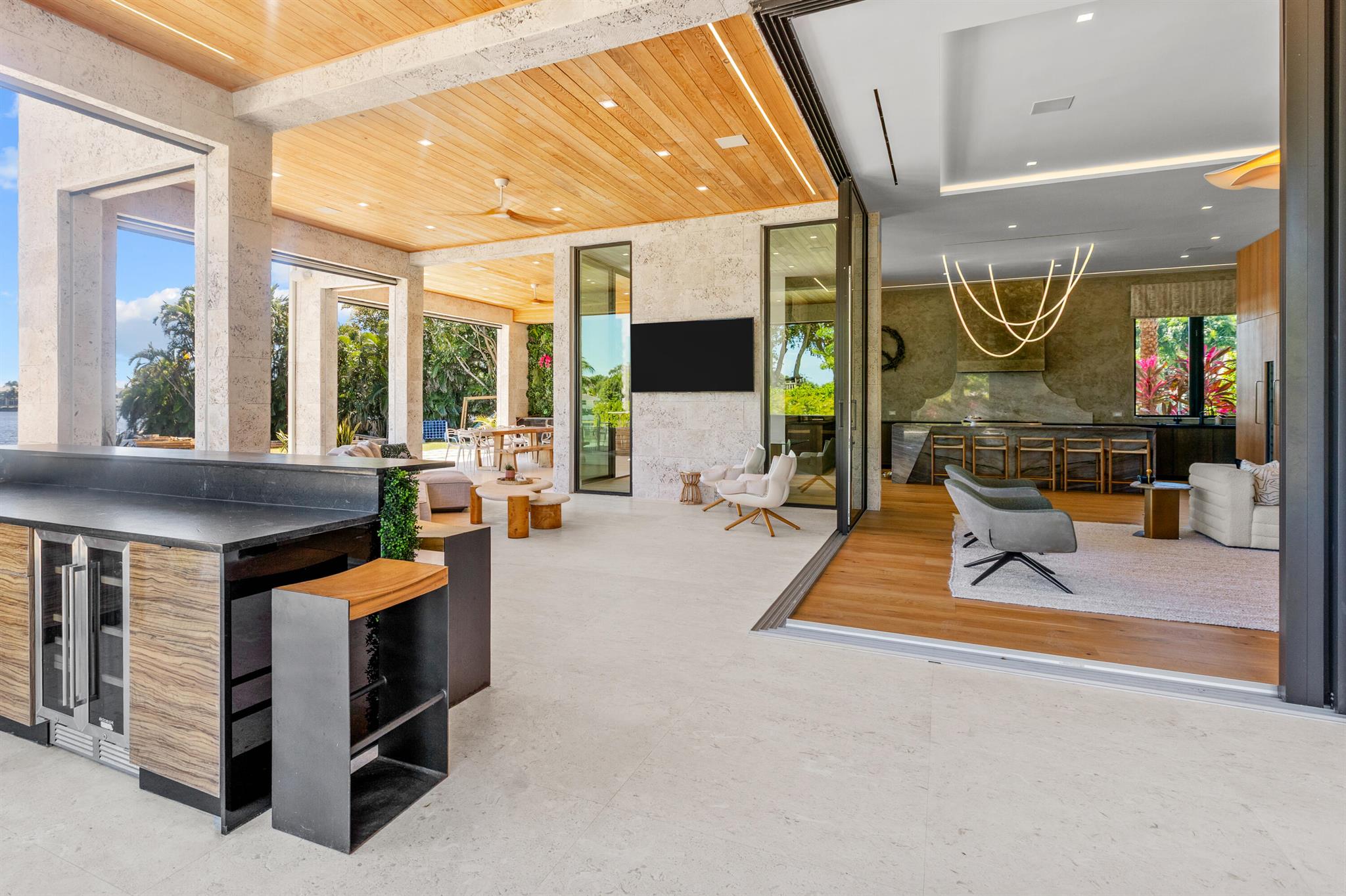 907 SW 37th Ct Boynton Beach, FL 33435