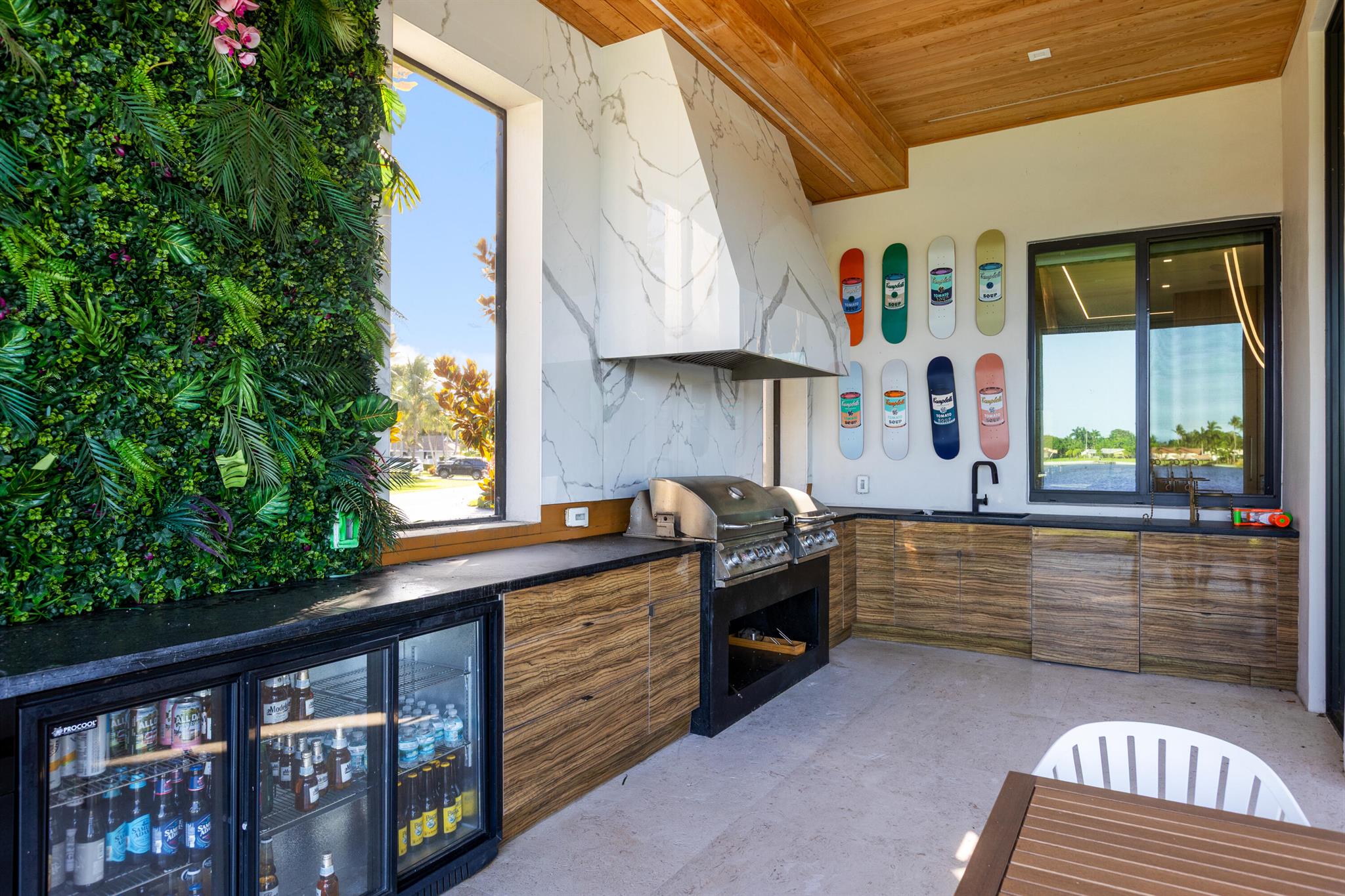 907 SW 37th Ct Boynton Beach, FL 33435