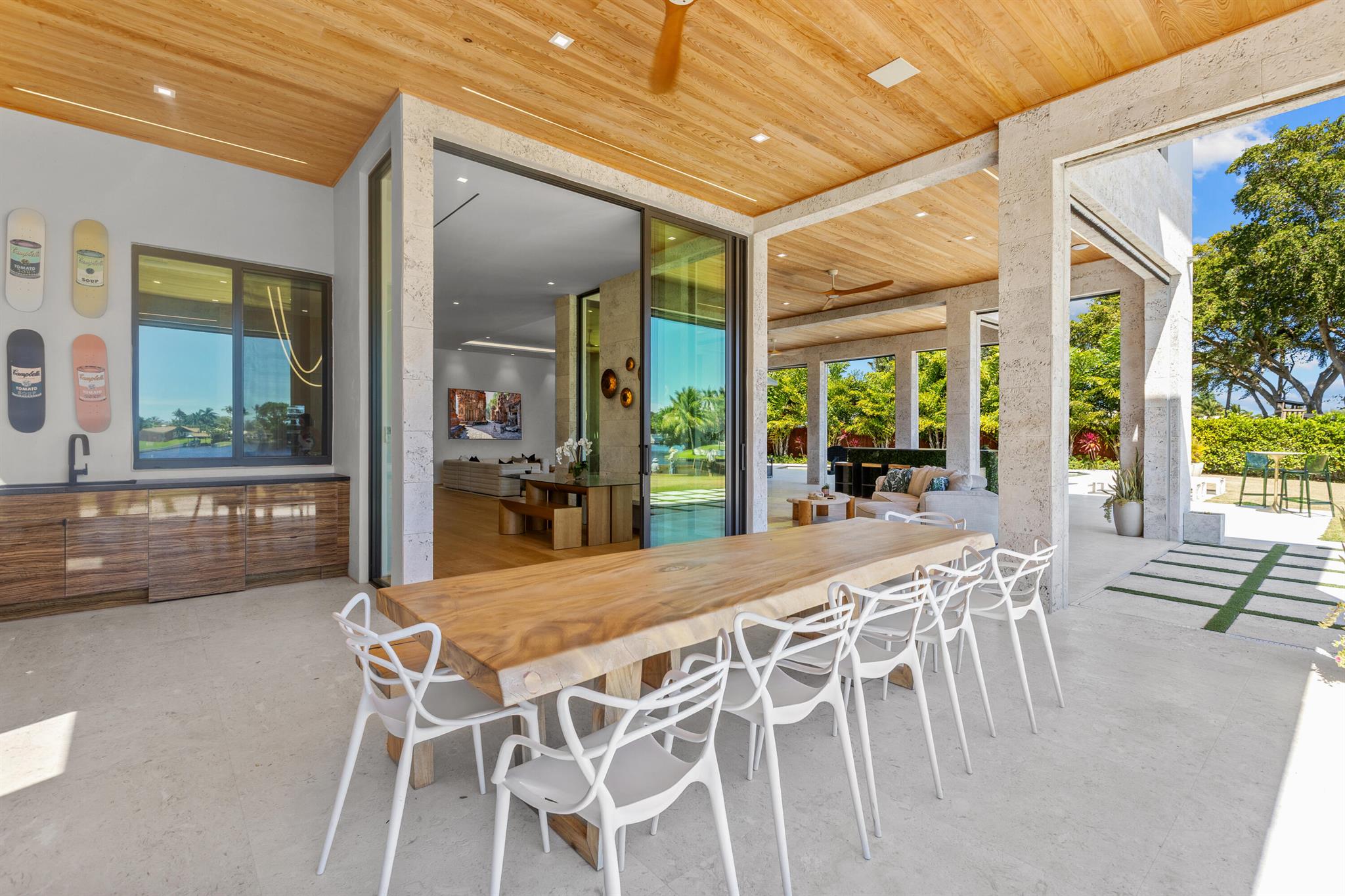 907 SW 37th Ct Boynton Beach, FL 33435