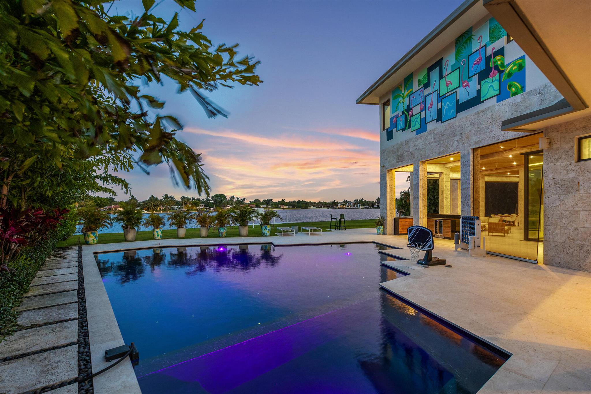 907 SW 37th Ct Boynton Beach, FL 33435