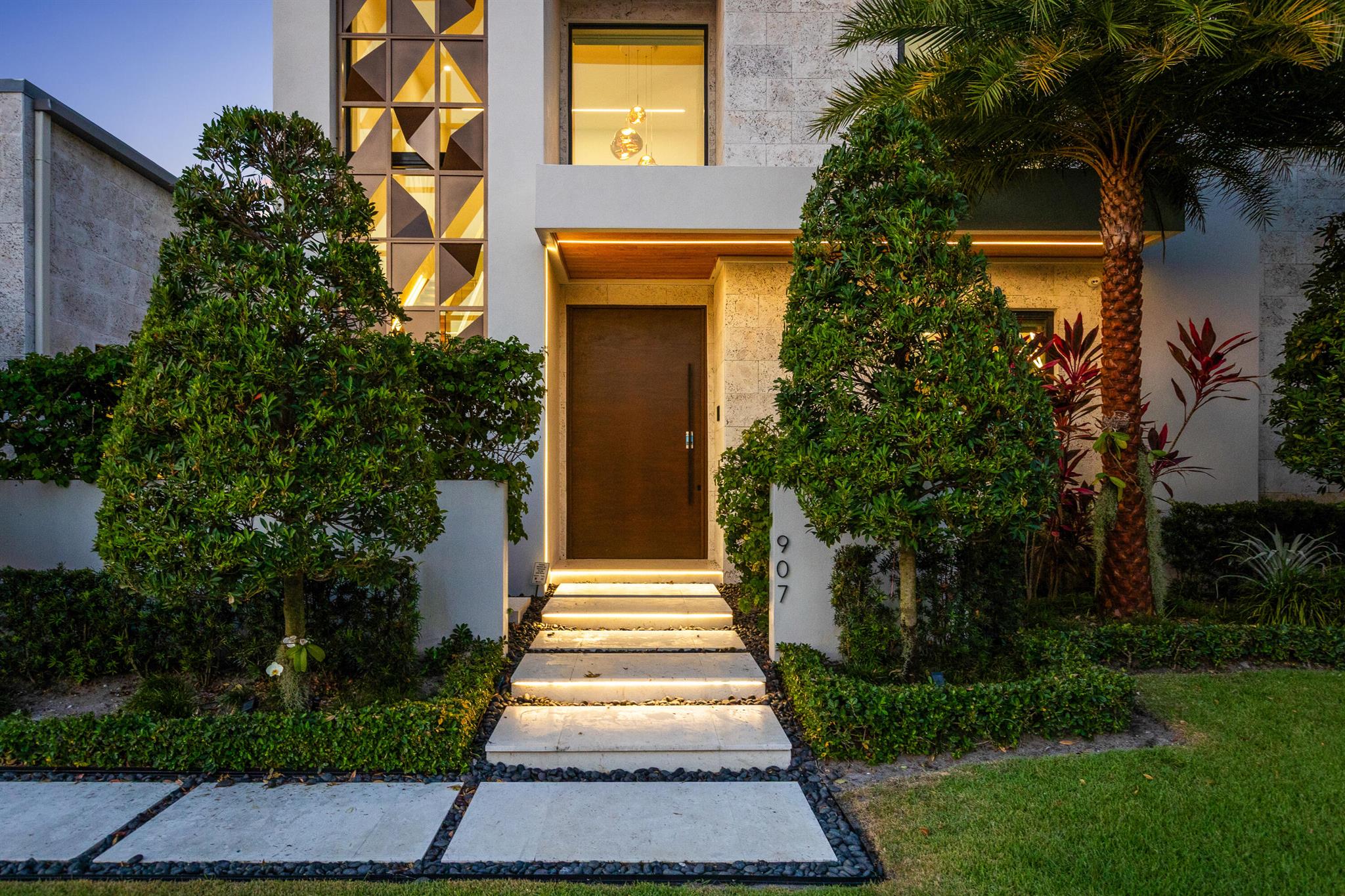 907 SW 37th Ct Boynton Beach, FL 33435