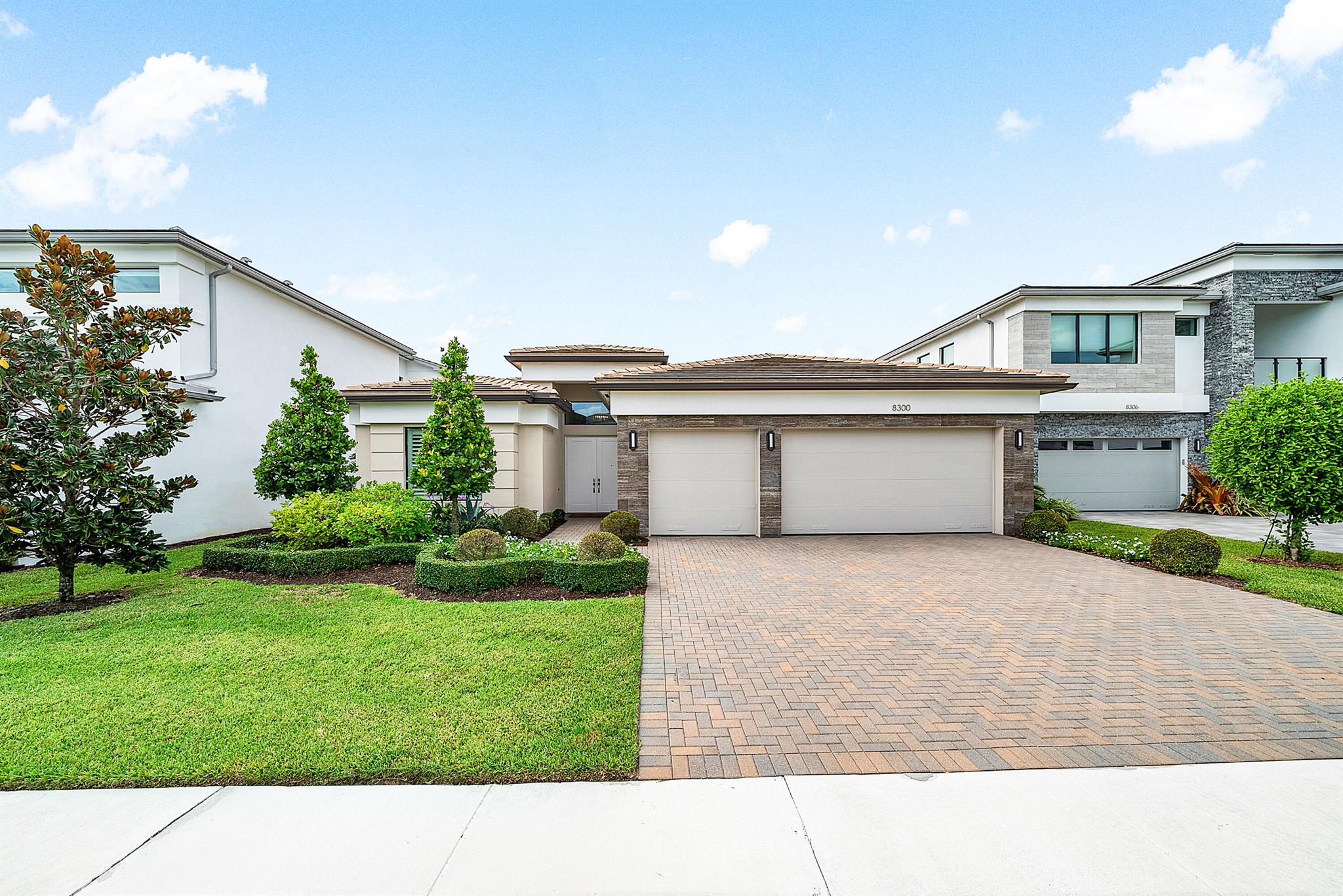 8300 Fishhawk Falls Ct