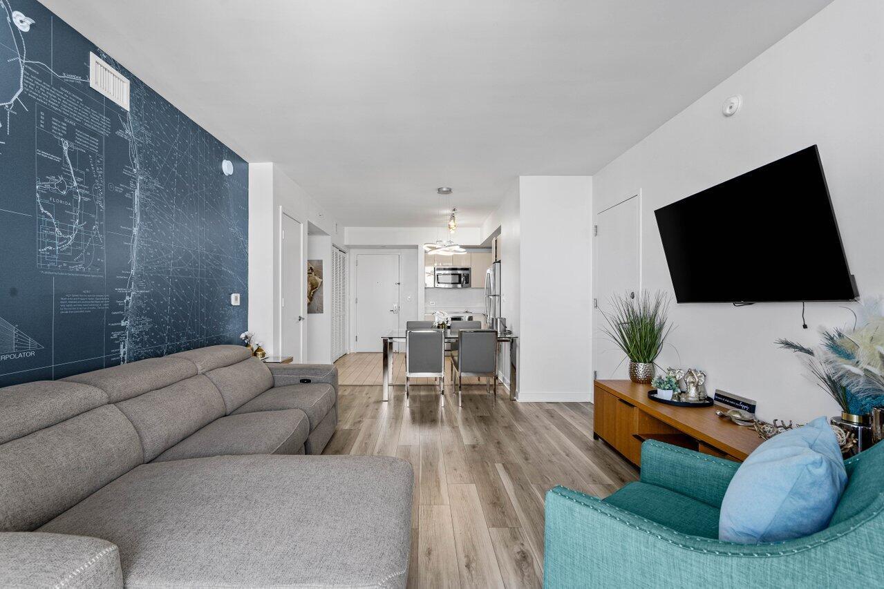 image Beachwalk Condominium10