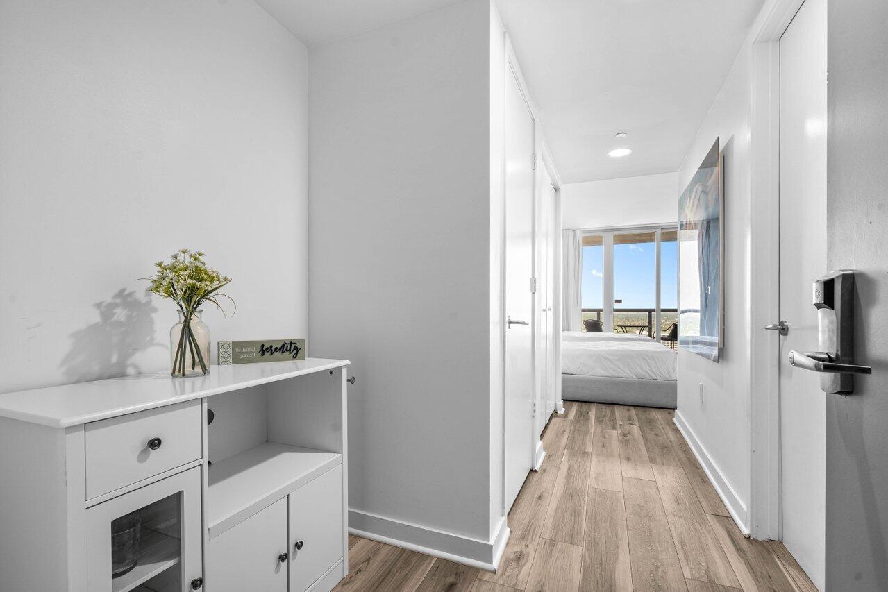 image Beachwalk Condominium15