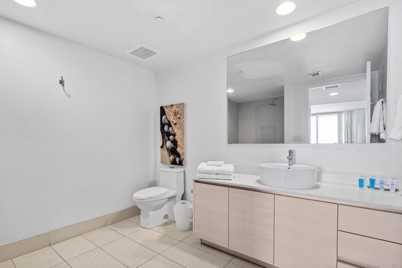 image Beachwalk Condominium22