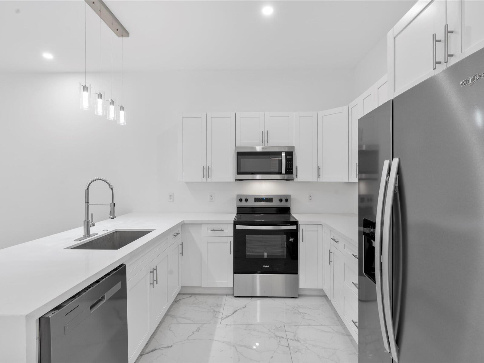 533 NW 16th Ave Fort Lauderdale, FL 33311