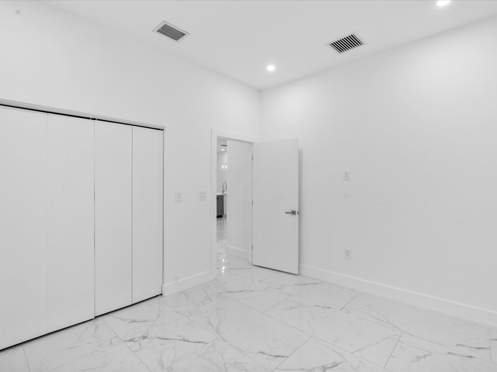 533 NW 16th Ave Fort Lauderdale, FL 33311