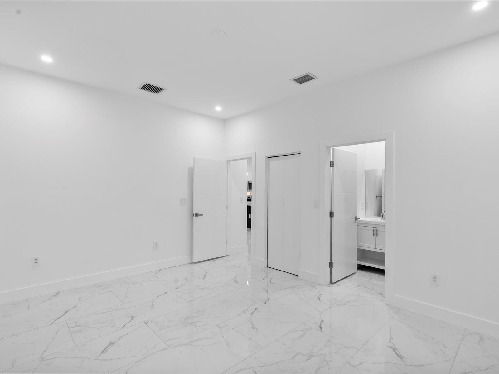 533 NW 16th Ave Fort Lauderdale, FL 33311