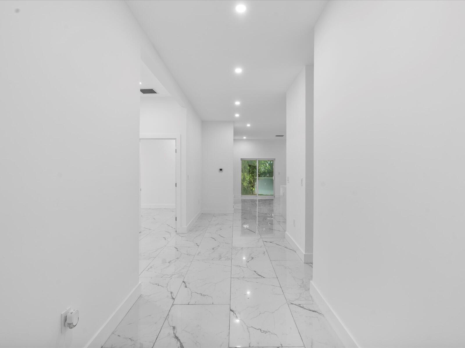 533 NW 16th Ave Fort Lauderdale, FL 33311