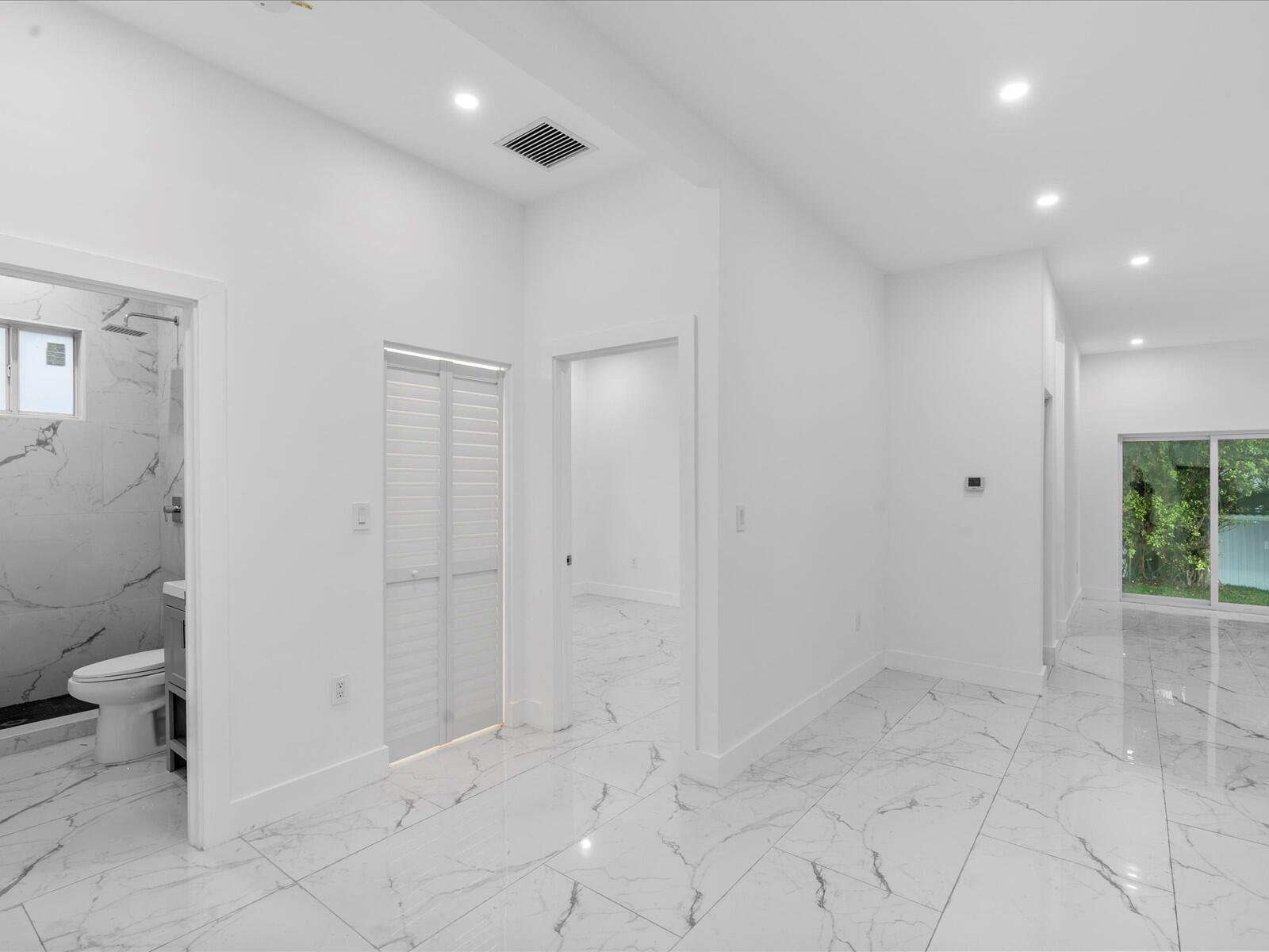 533 NW 16th Ave Fort Lauderdale, FL 33311