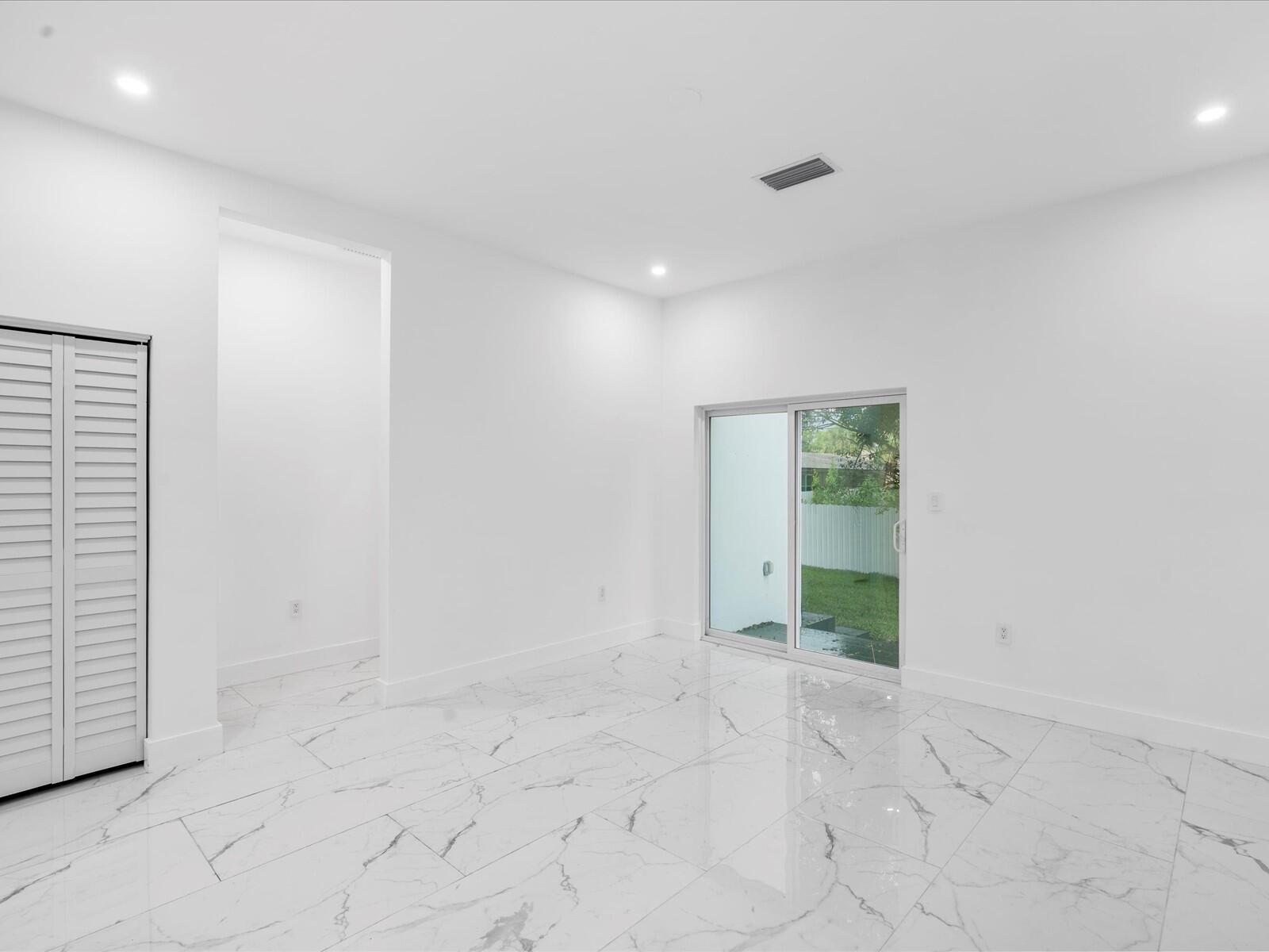 533 NW 16th Ave Fort Lauderdale, FL 33311