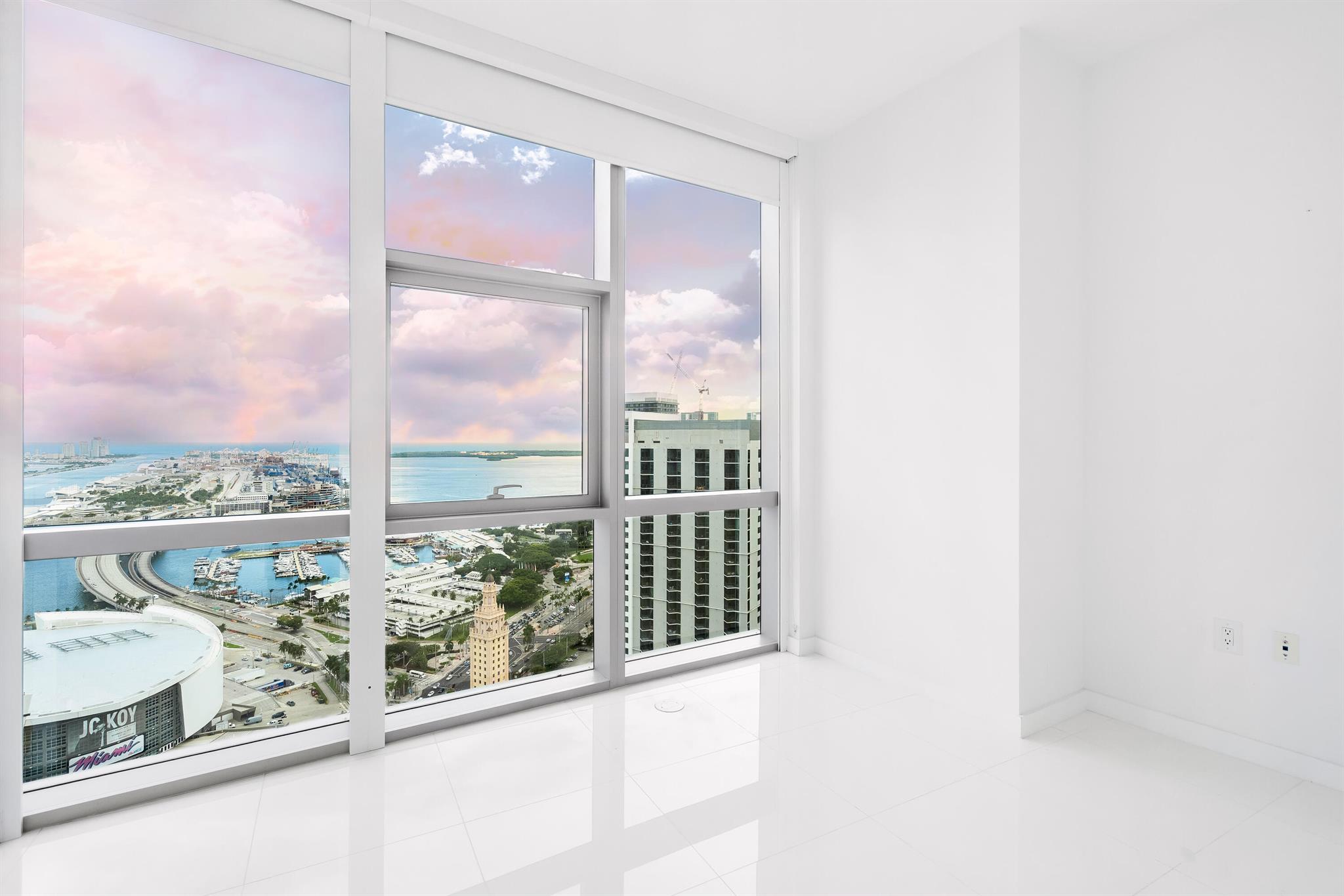 image Paramount Miami Worldcent9
