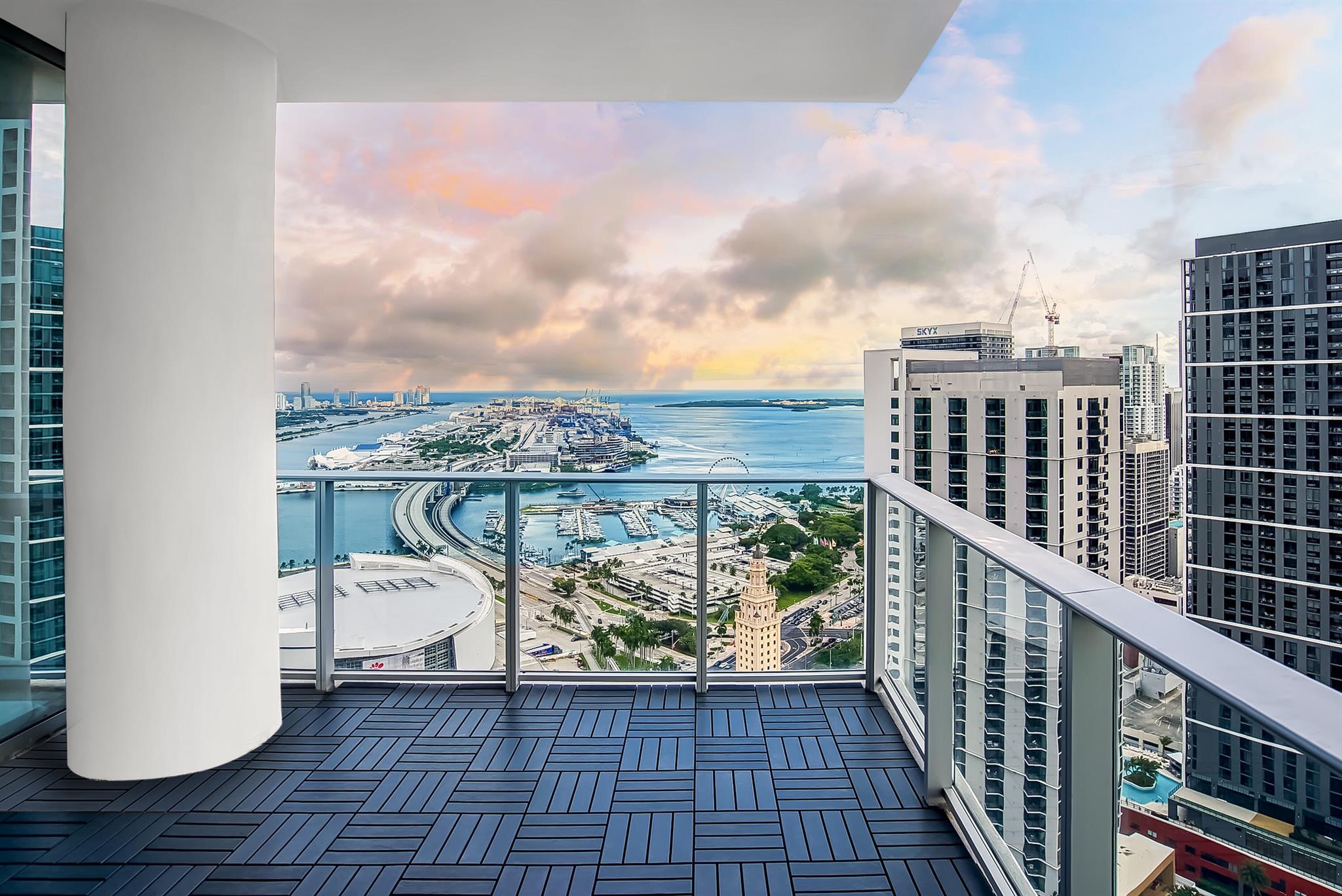 image Paramount Miami Worldcent1