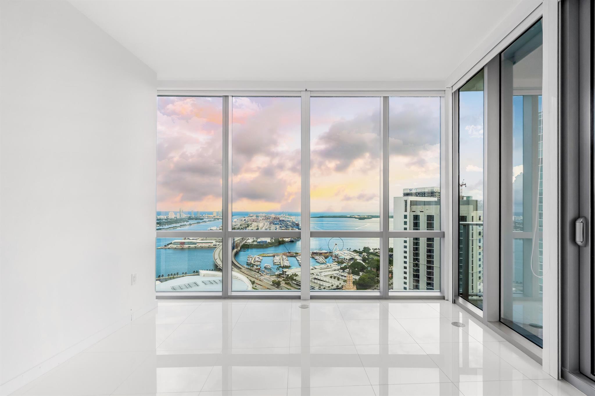 image Paramount Miami Worldcent5