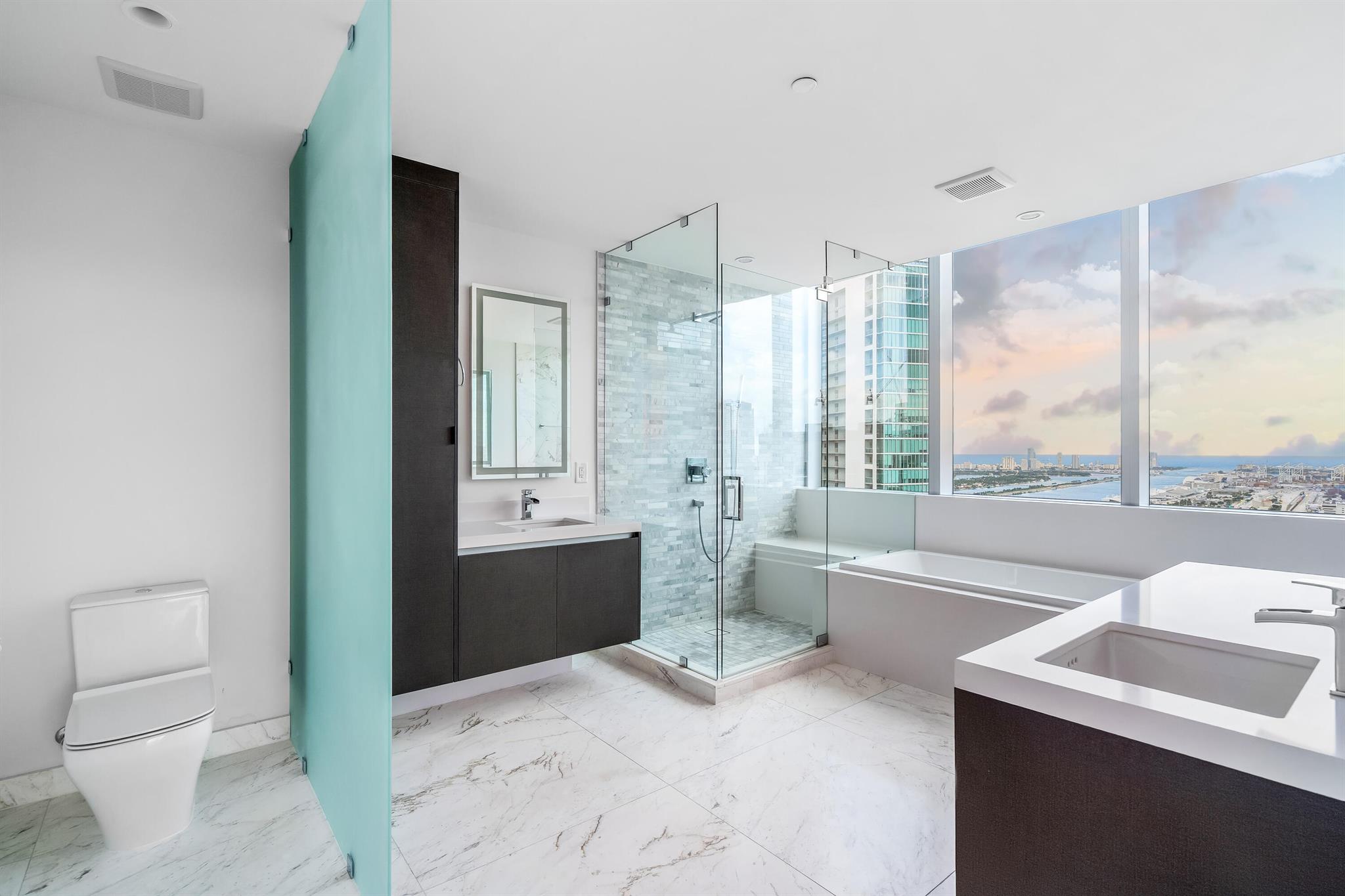 image Paramount Miami Worldcent6