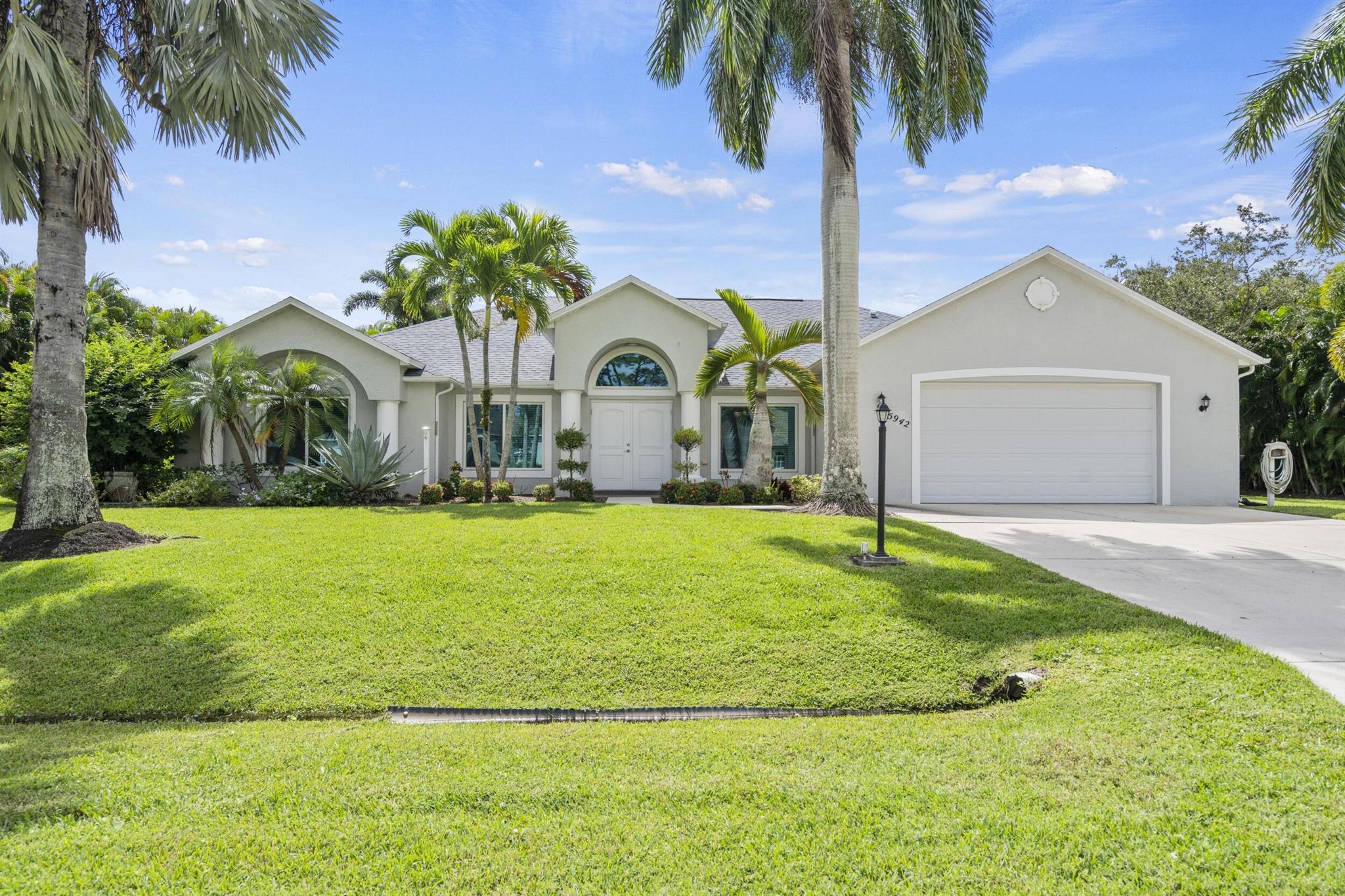 5942 NW Baynard Dr