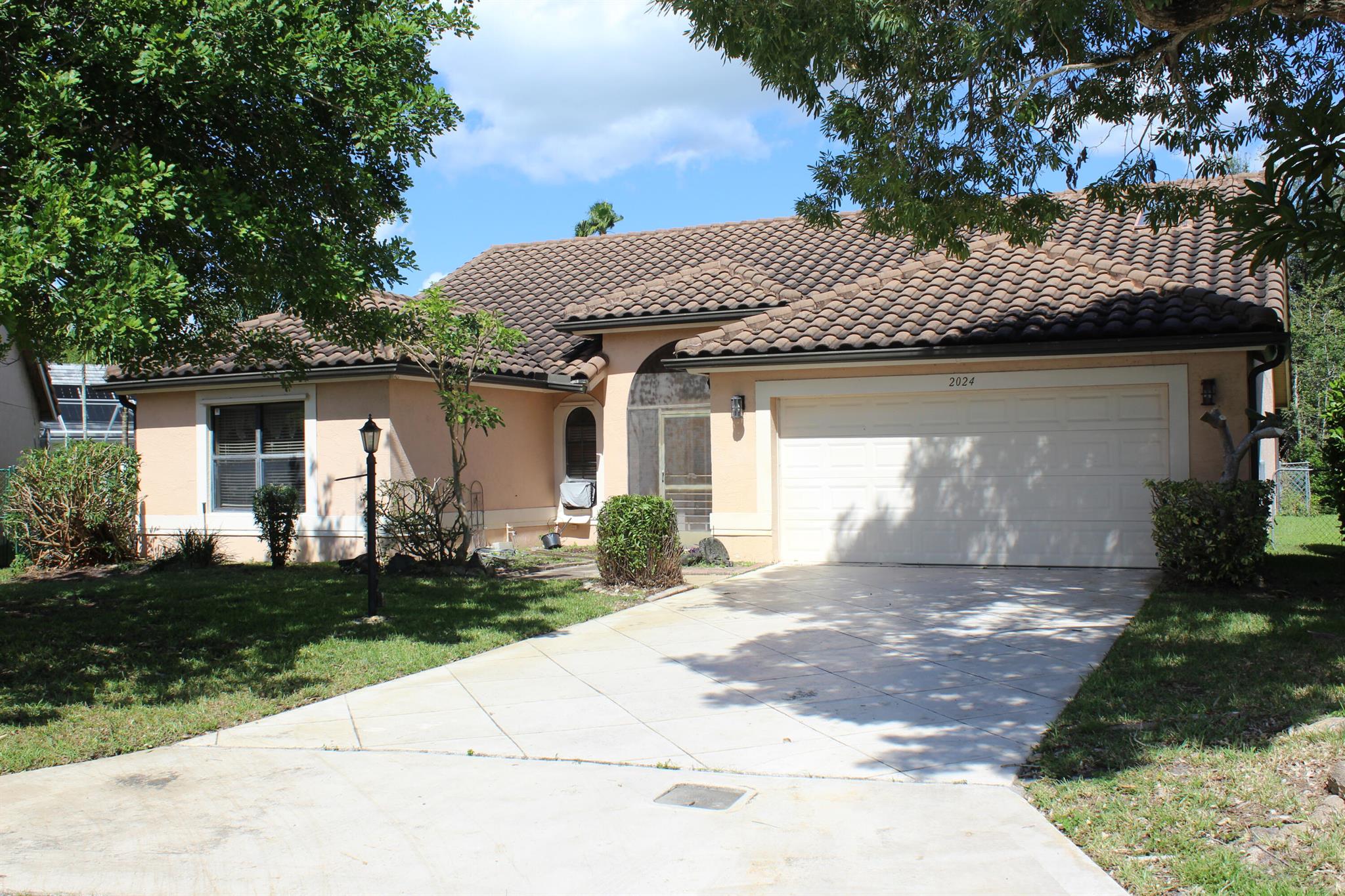 2024 White Coral Ct