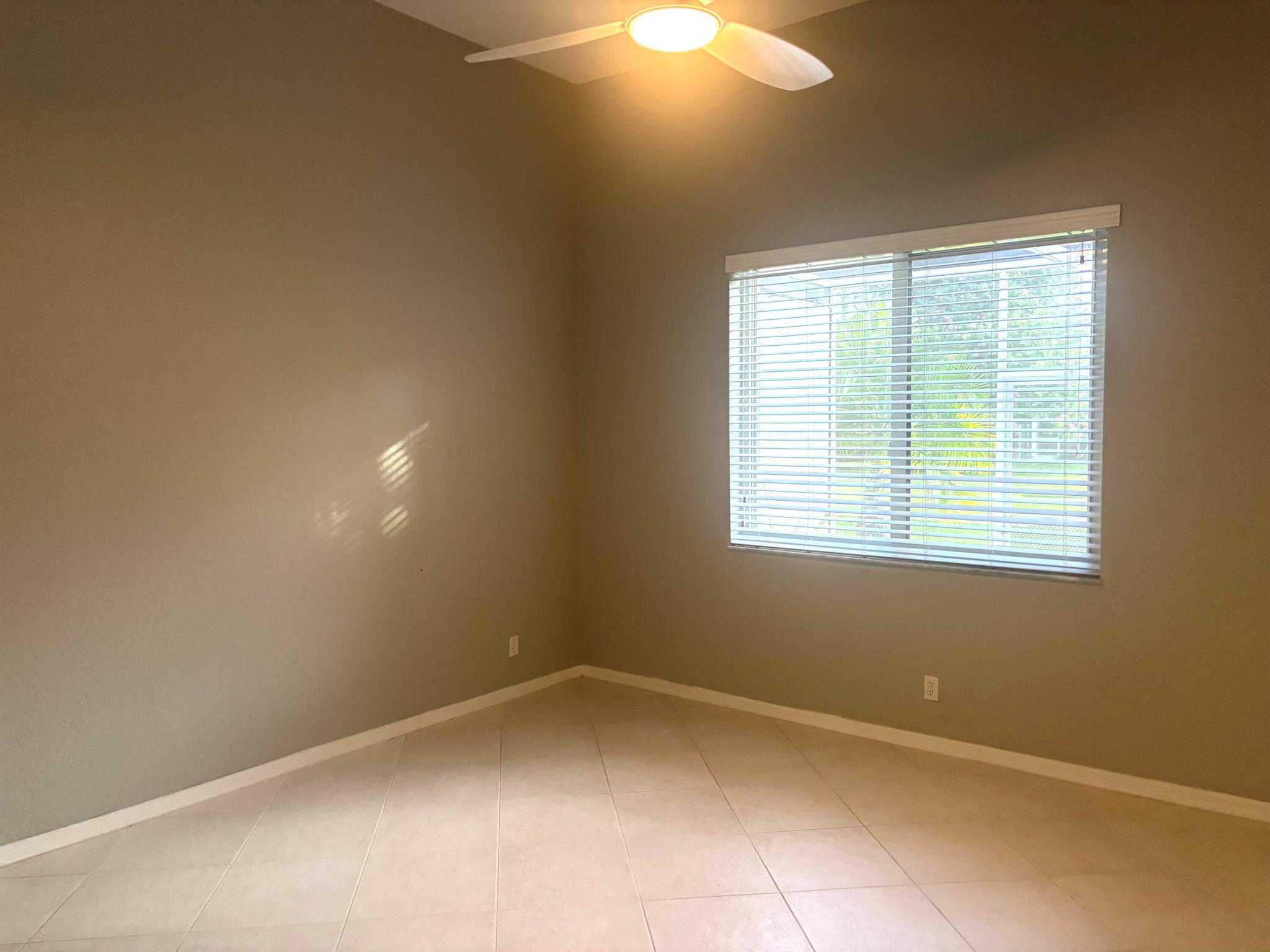 15864 SW 10th St Pembroke Pines, FL 33027