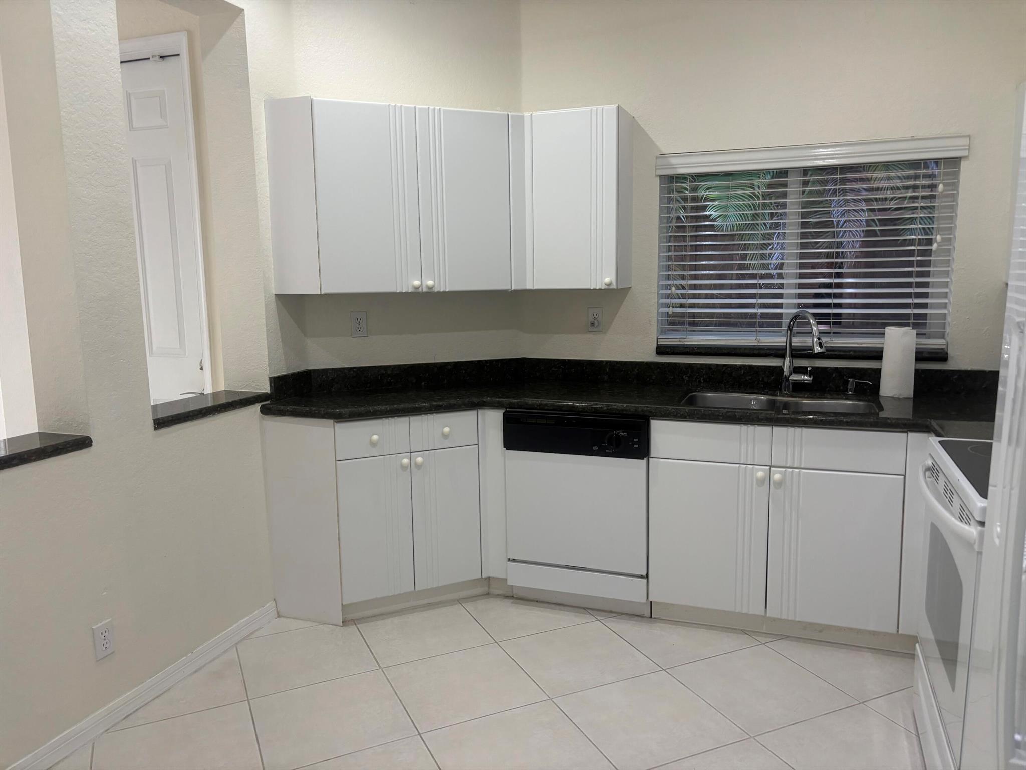 15864 SW 10th St Pembroke Pines, FL 33027