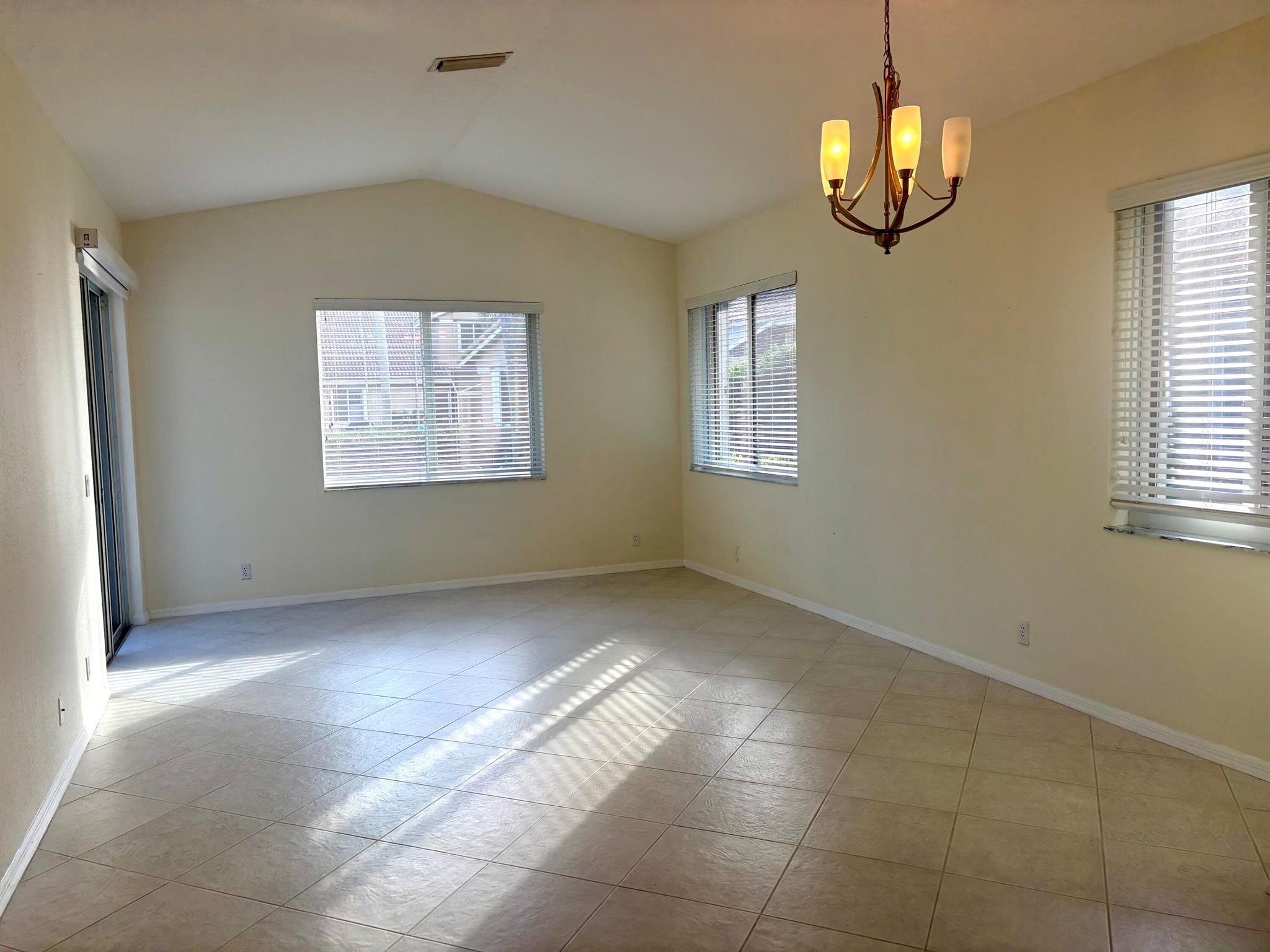 15864 SW 10th St Pembroke Pines, FL 33027