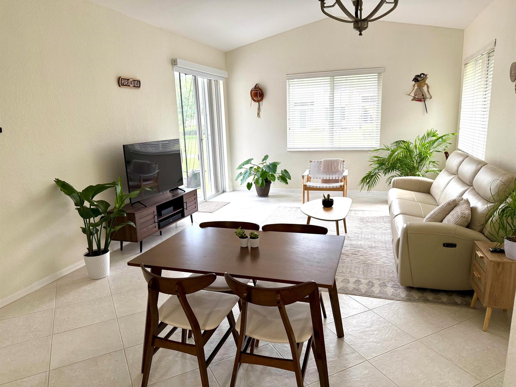 15864 SW 10th St Pembroke Pines, FL 33027