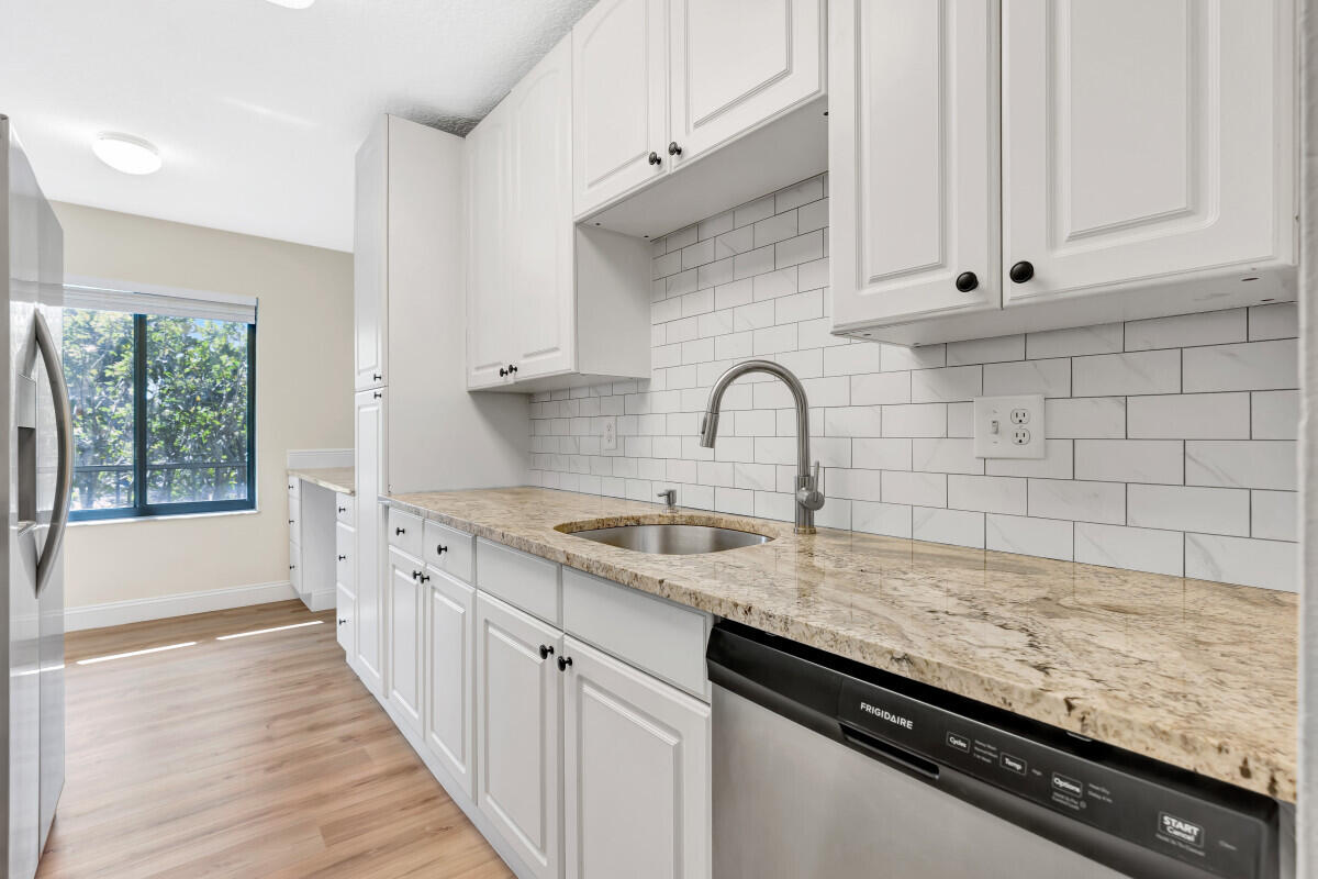 150 Pineview #L3 Jupiter, FL 33469