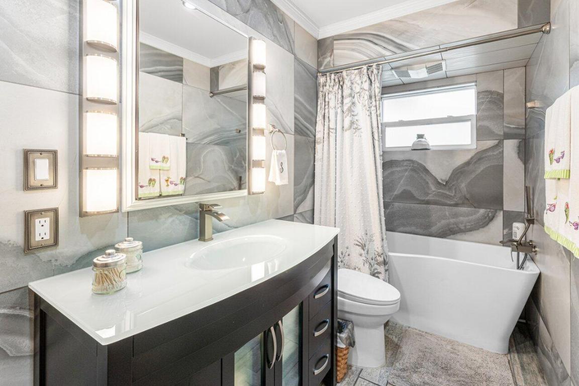 7332 Oakmont Lake Worth, FL 33467