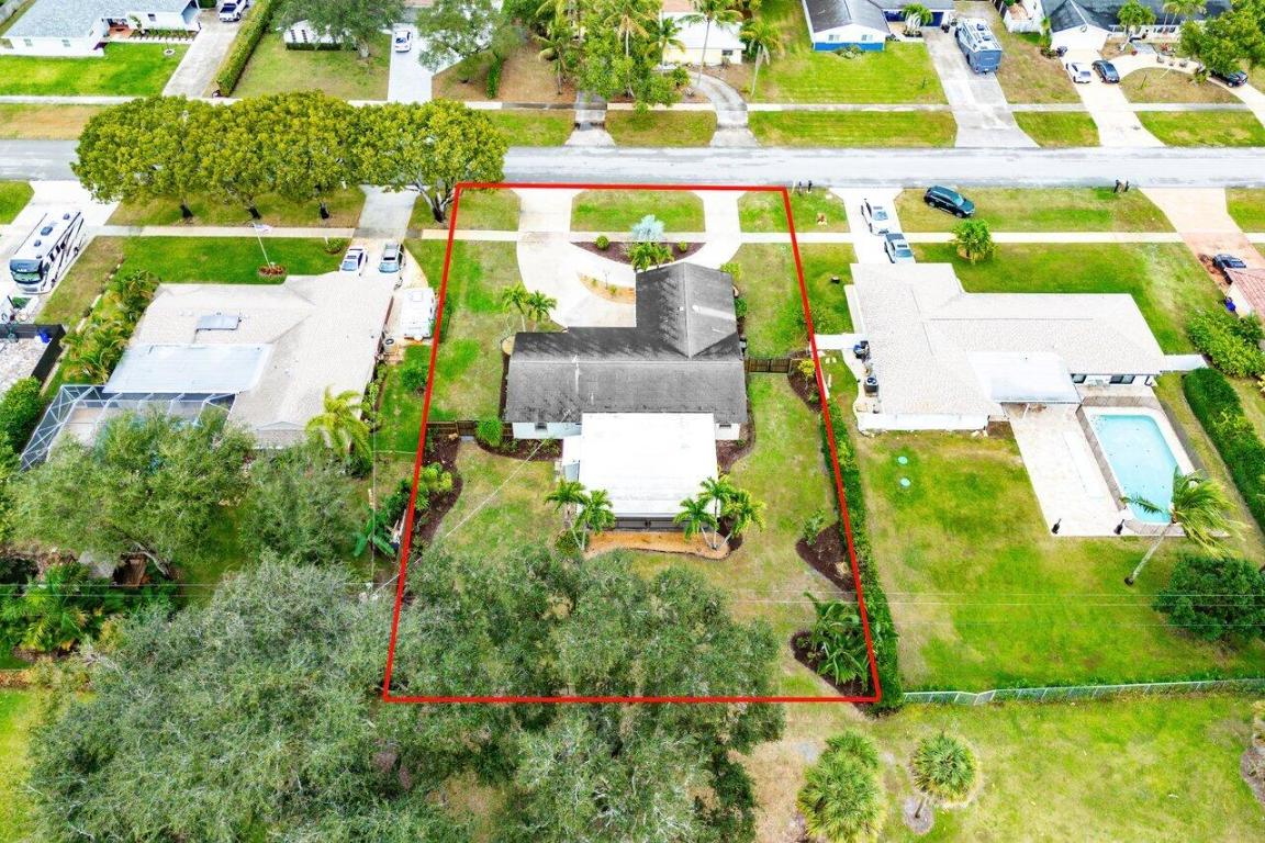 7332 Oakmont Lake Worth, FL 33467