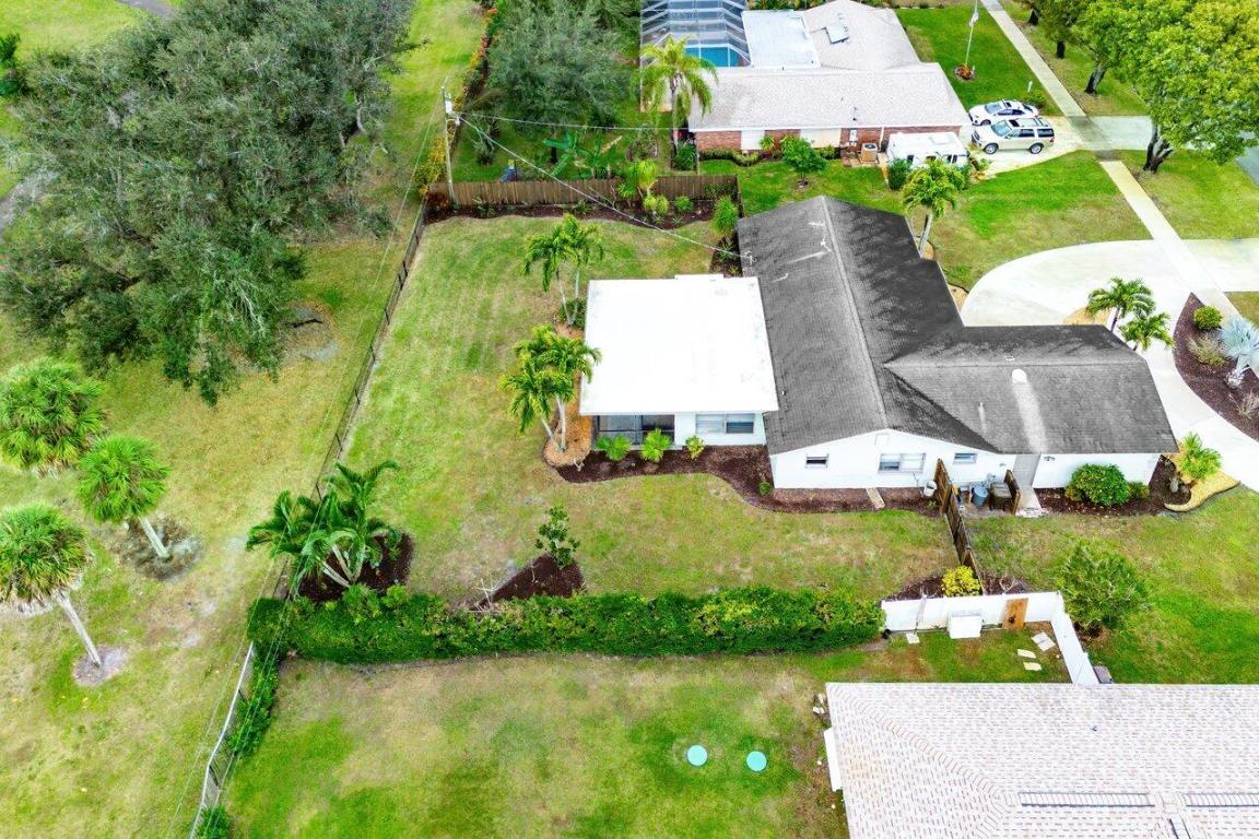 7332 Oakmont Lake Worth, FL 33467