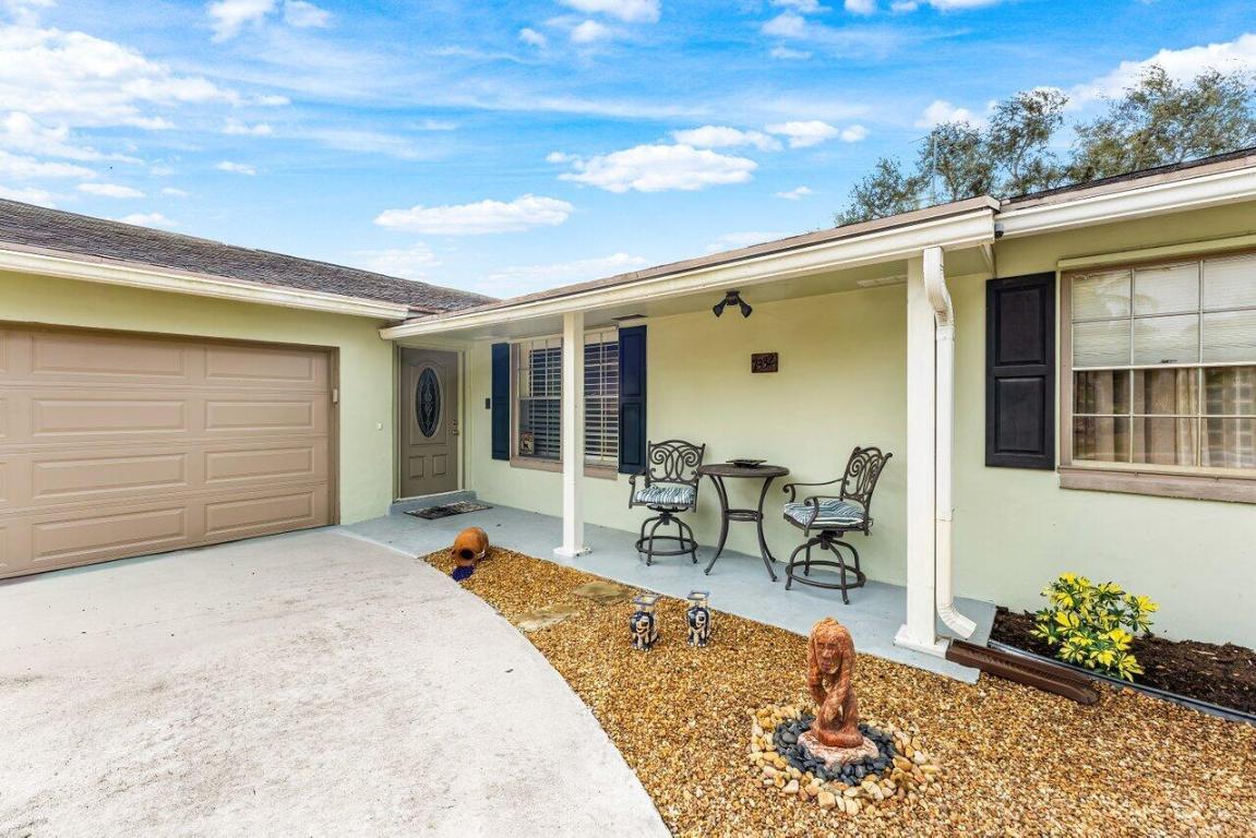 7332 Oakmont Lake Worth, FL 33467