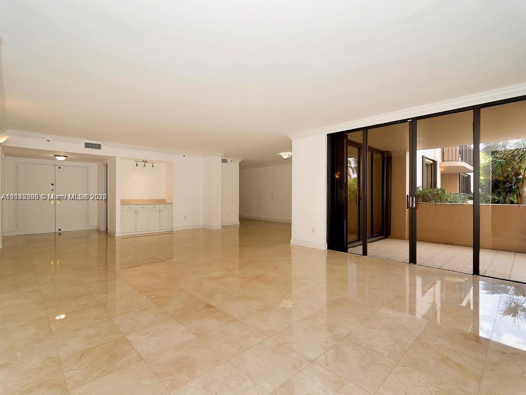 10175 Collins Ave #105