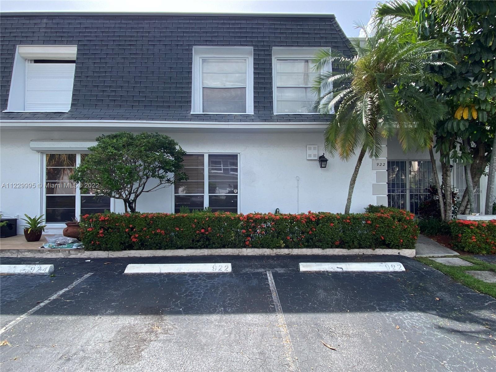 922 NE 26th Ave #-