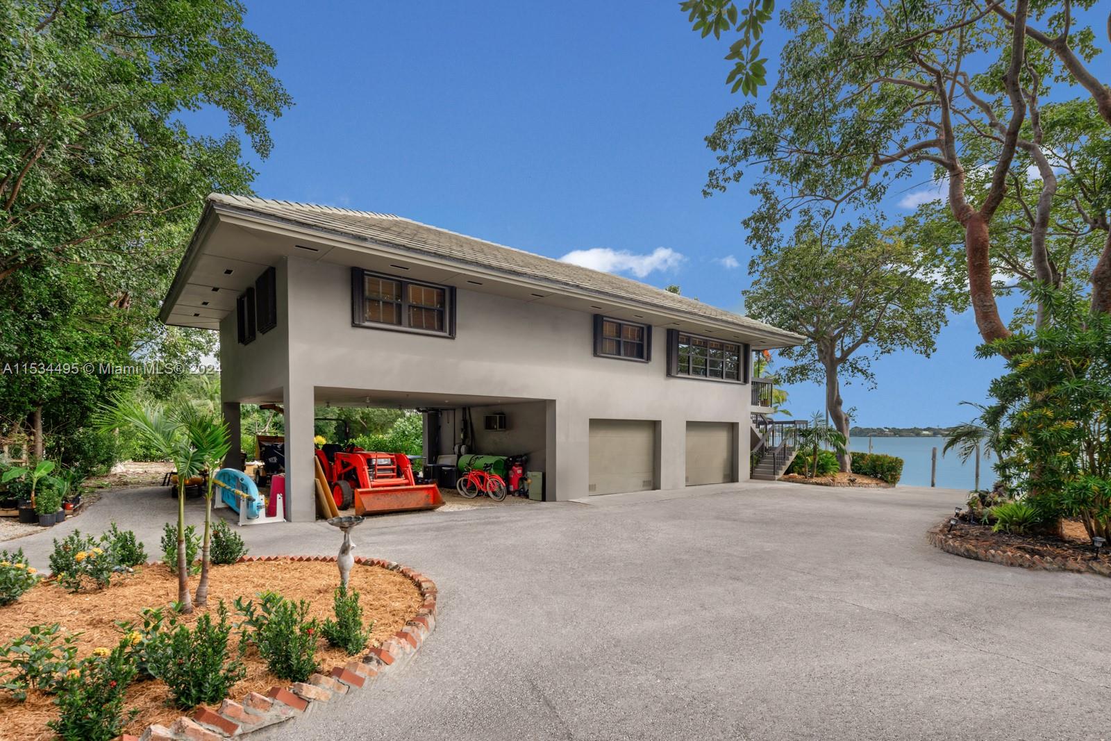 10 Cannon Pt Key Largo, FL 33037 10 Cannon Pt Key Largo, FL 33037
