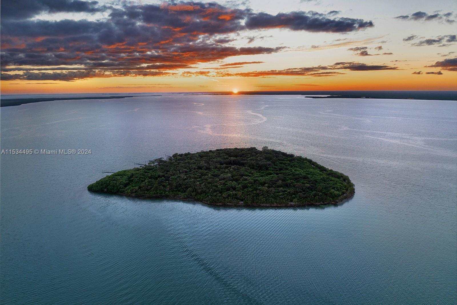10 Cannon Pt Key Largo, FL 33037 10 Cannon Pt Key Largo, FL 33037