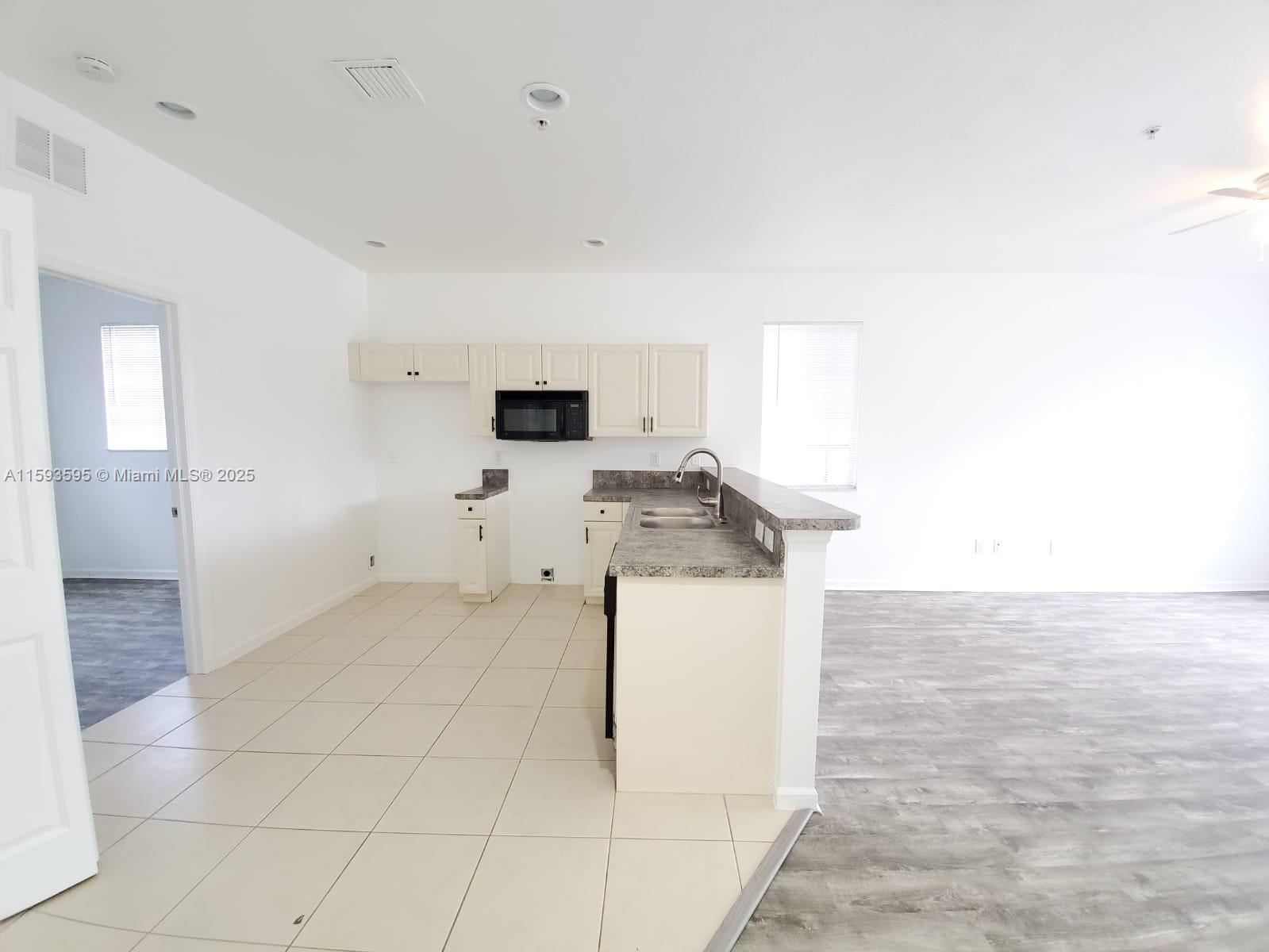 1945 Marsh Hbr Dr #1945 Riviera Beach, FL 33404