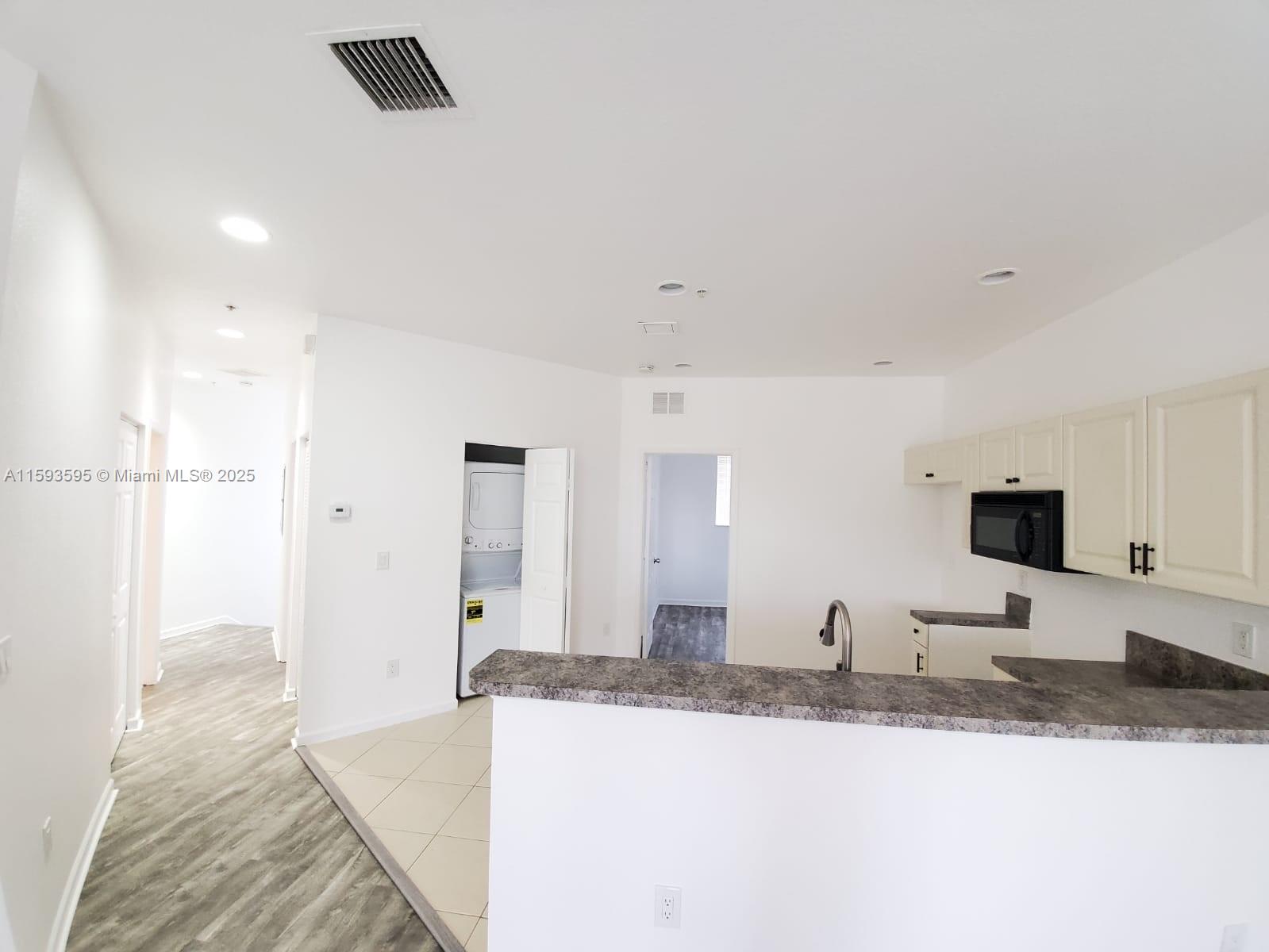 1945 Marsh Hbr Dr #1945 Riviera Beach, FL 33404