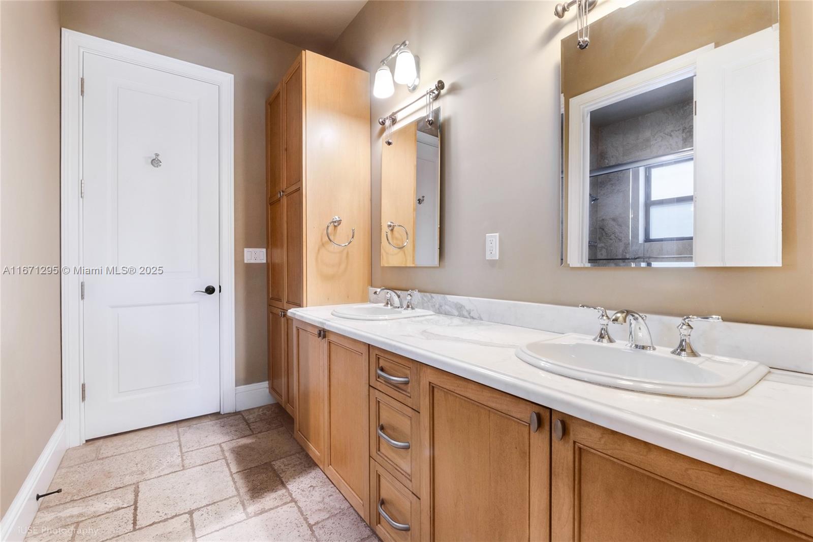 8240 SW 98th St,Miami, FL 33156