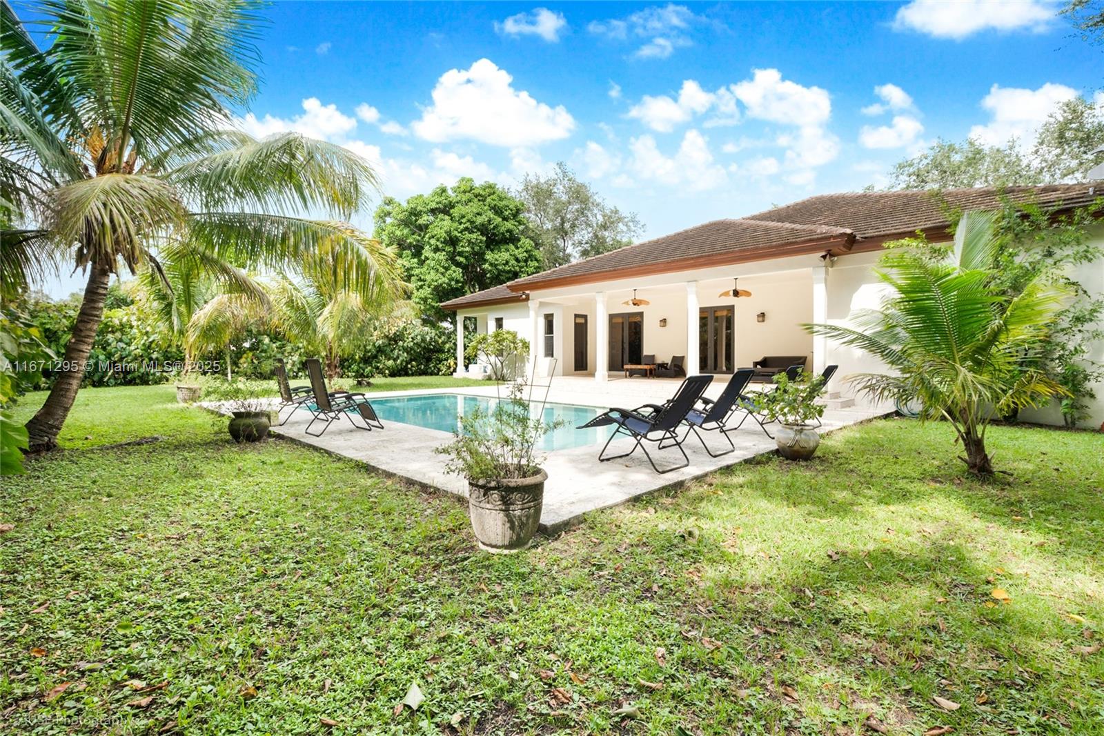 8240 SW 98th St,Miami, FL 33156