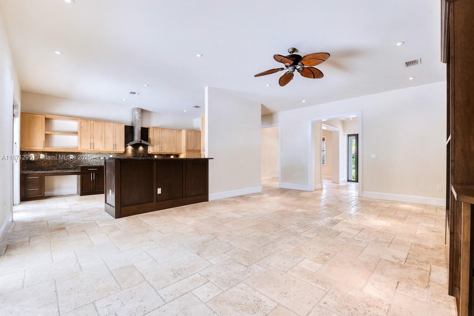 8240 SW 98th St,Miami, FL 33156