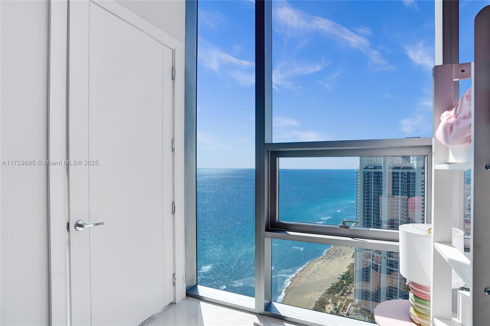 image Turnberry Ocean Club70