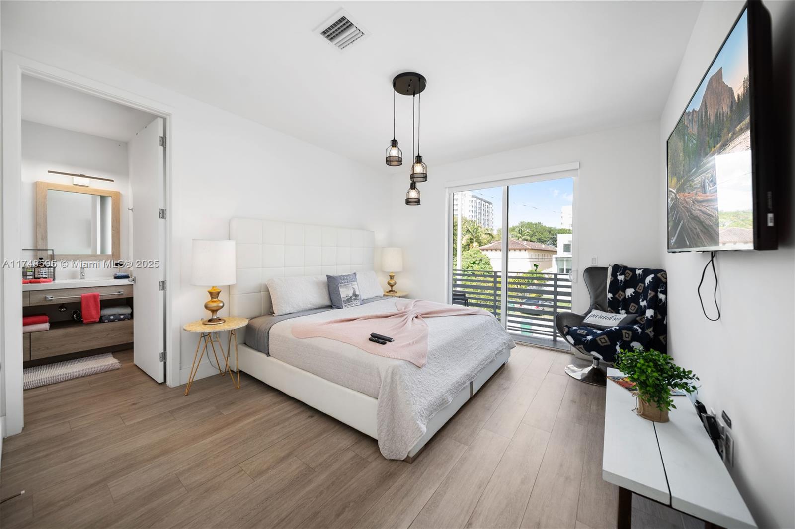 3570 SW 23rd St #3570 Miami, FL 33145