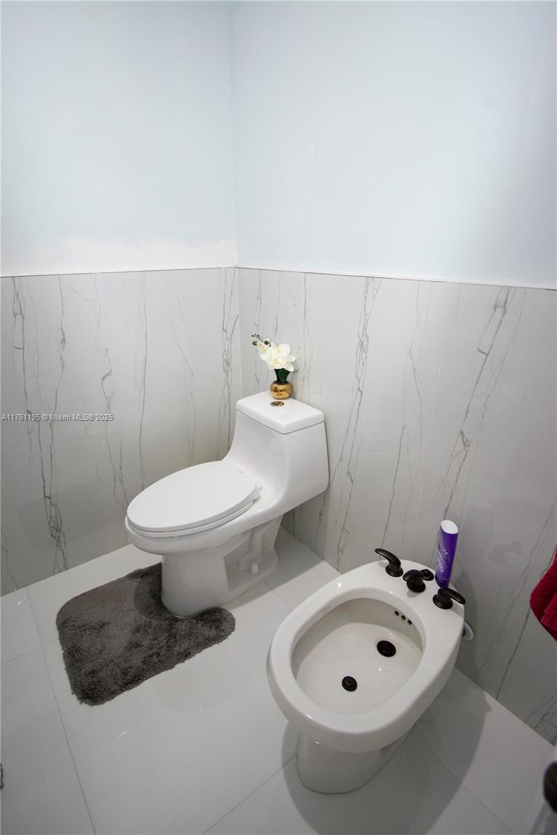 1142 NW 135th Ct Miami, FL 33182