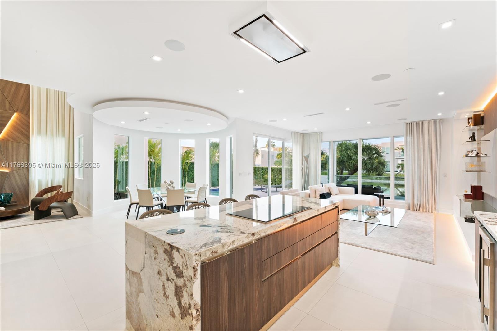 10561 NW 67th Ter Doral, FL 33178