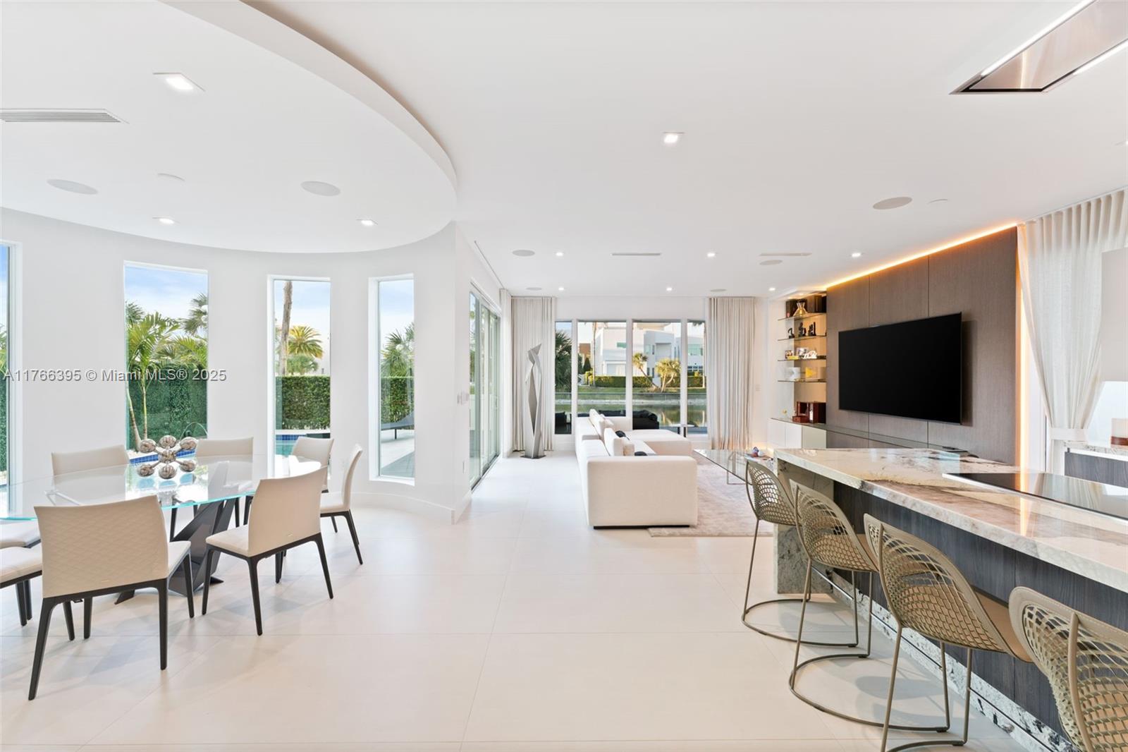 10561 NW 67th Ter Doral, FL 33178