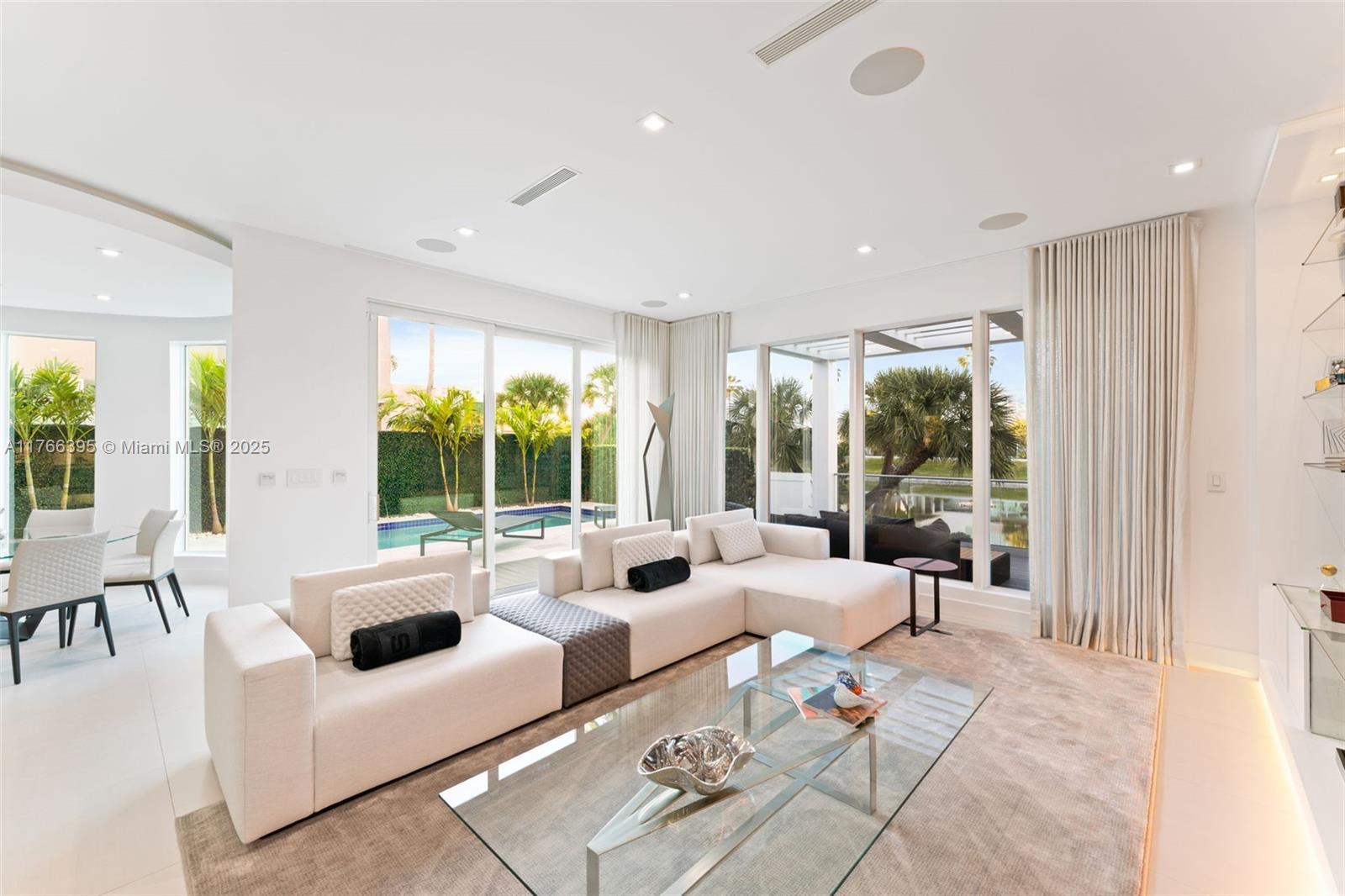 10561 NW 67th Ter Doral, FL 33178