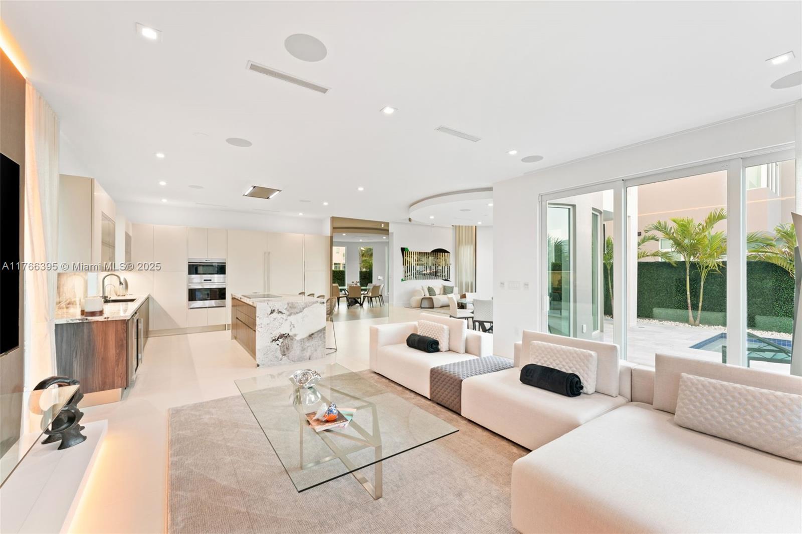 10561 NW 67th Ter Doral, FL 33178